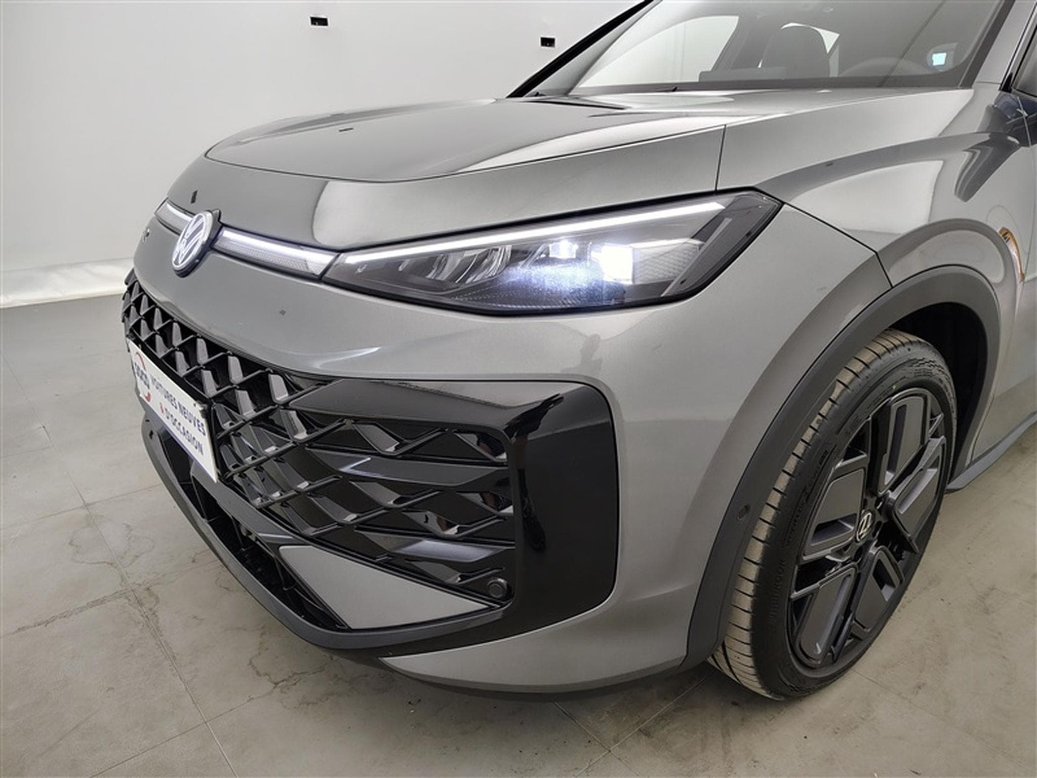 VW T-Roc 1.5 TSI 150cv DSG R-Line CARPLAY / FULL LED / PANO / CAMERA (2026) - Foto 15