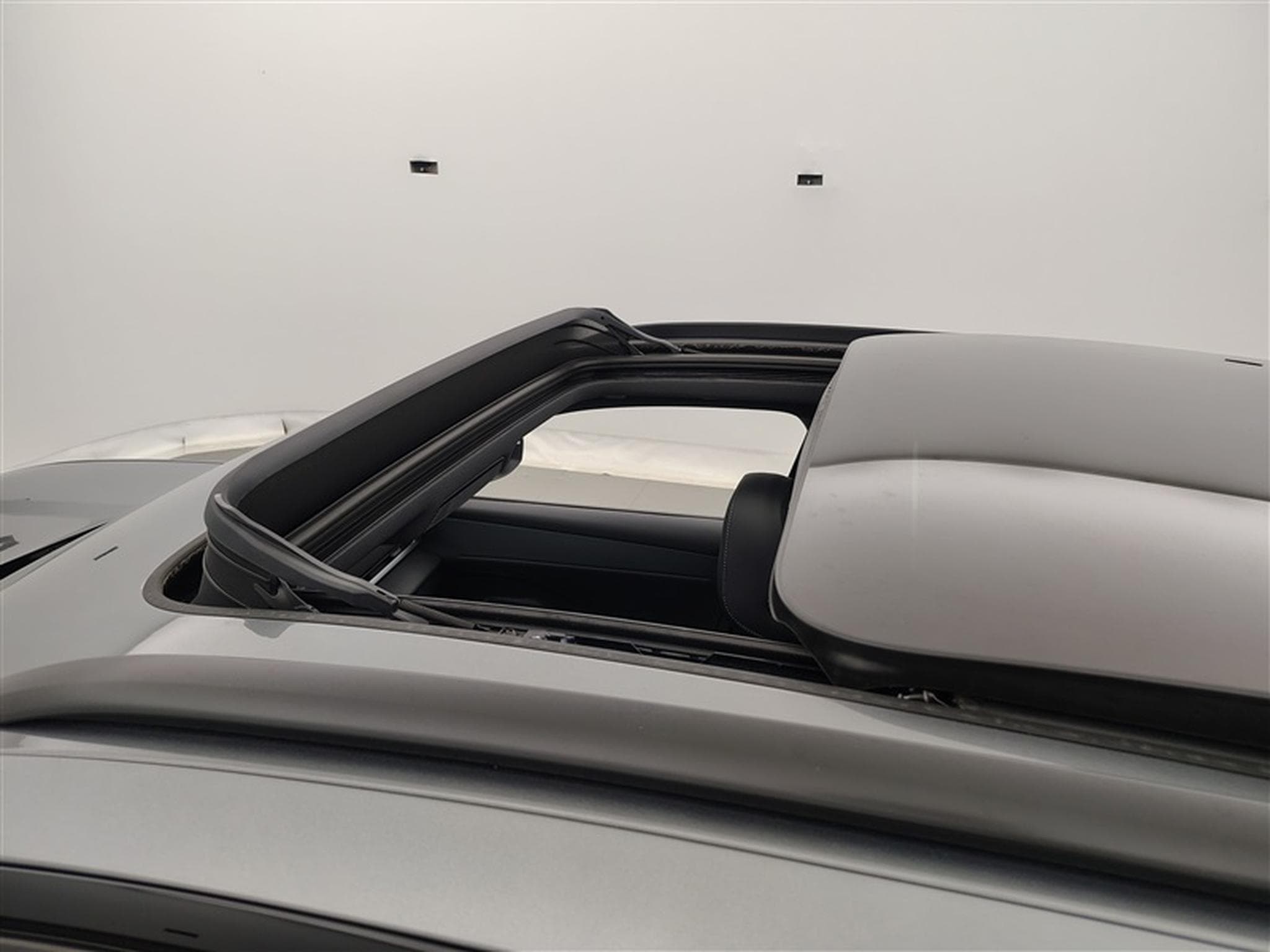 VW T-Roc 1.5 TSI 150cv DSG R-Line CARPLAY / FULL LED / PANO / CAMERA (2026) - Foto 19