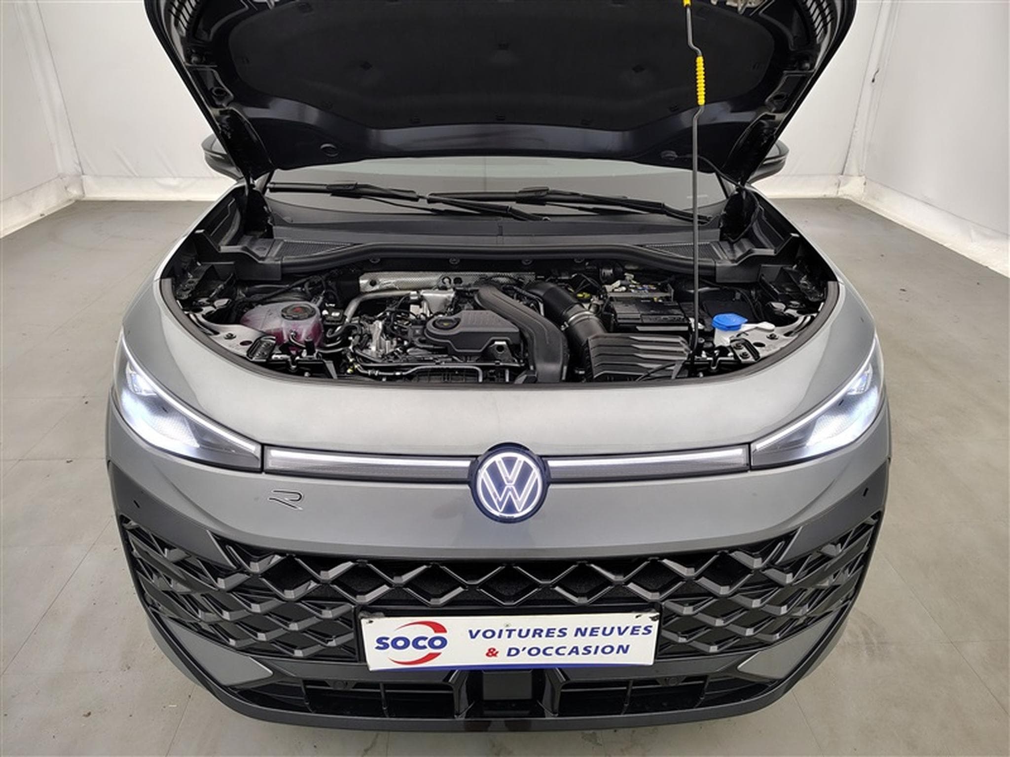 VW T-Roc 1.5 TSI 150cv DSG R-Line CARPLAY / FULL LED / PANO / CAMERA (2026) - Foto 21