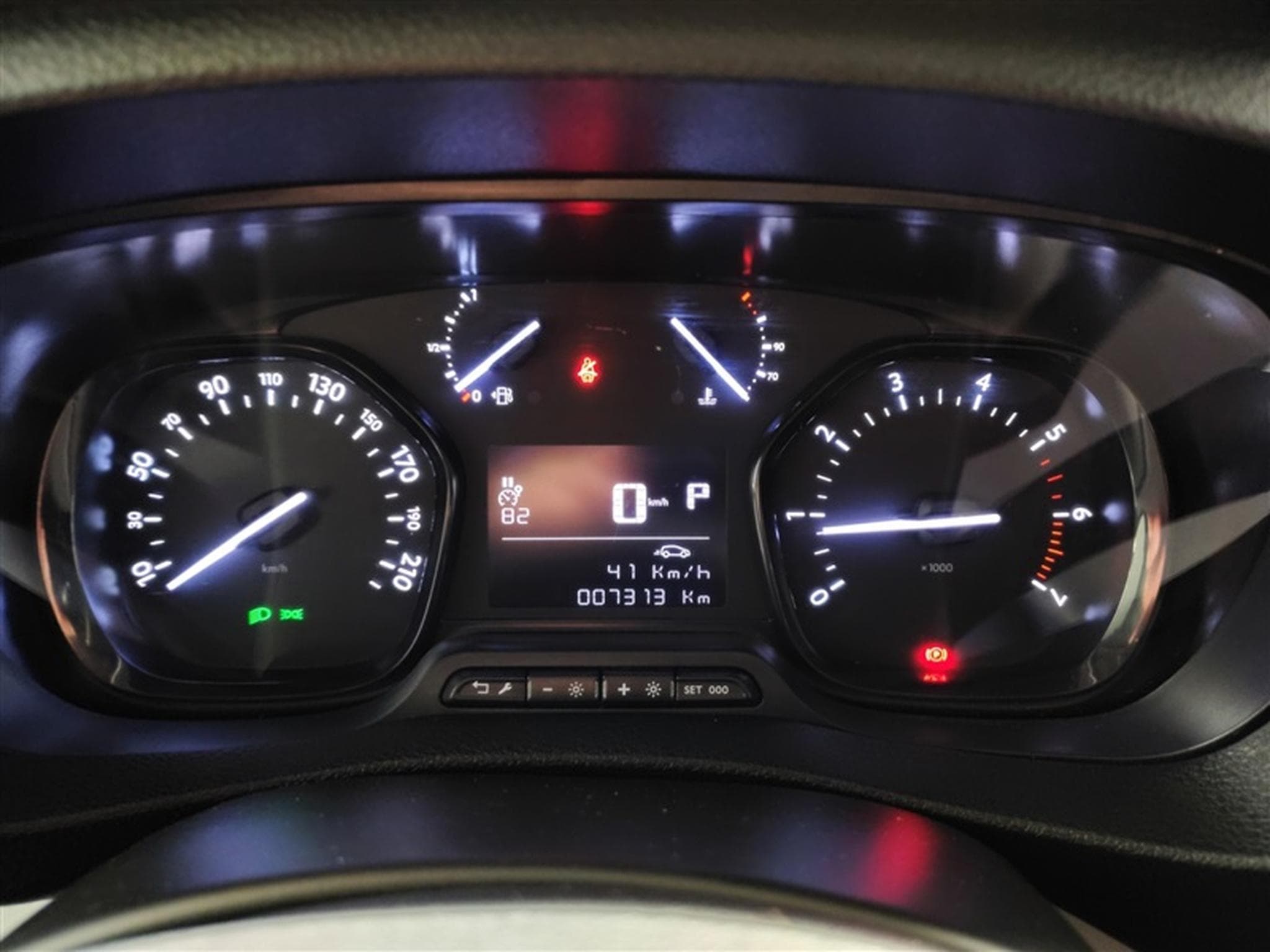 Opel Vivaro 2.0 TD L2H1 Edition AUTO/NAVI/PDC (2023) - Foto 10