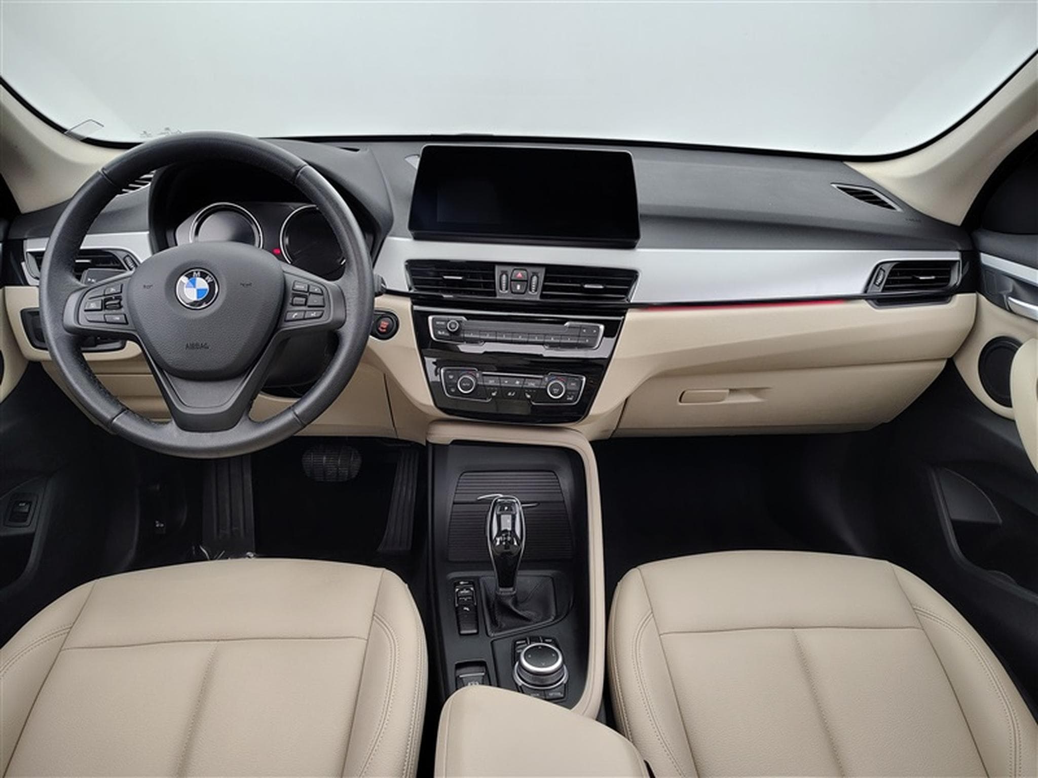 BMW X1 1.5 dA sDrive16 NAVI / CUIR / TOIT PANO (2021) - Photo 8