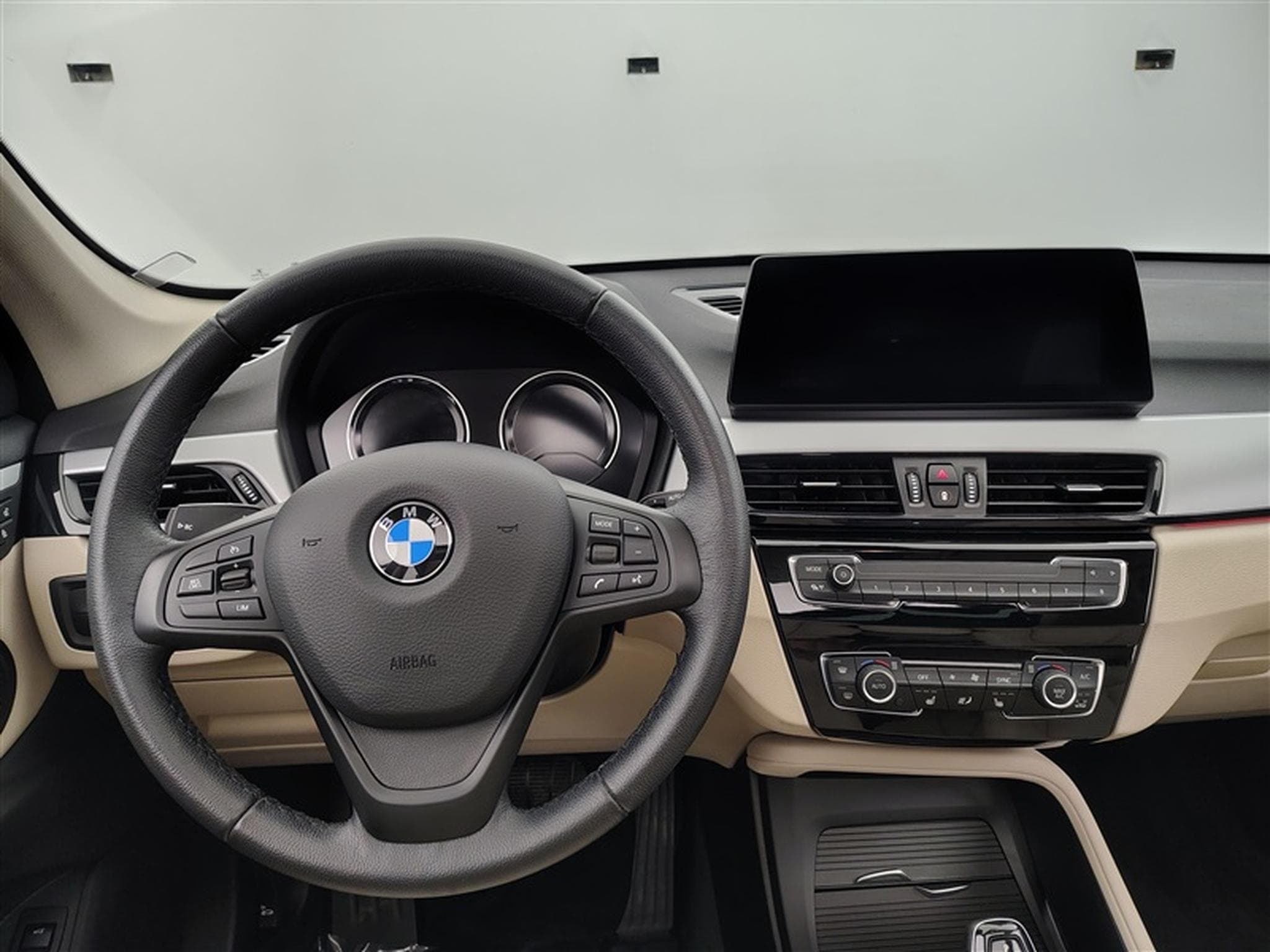 BMW X1 1.5 dA sDrive16 NAVI / CUIR / TOIT PANO (2021) - Photo 9