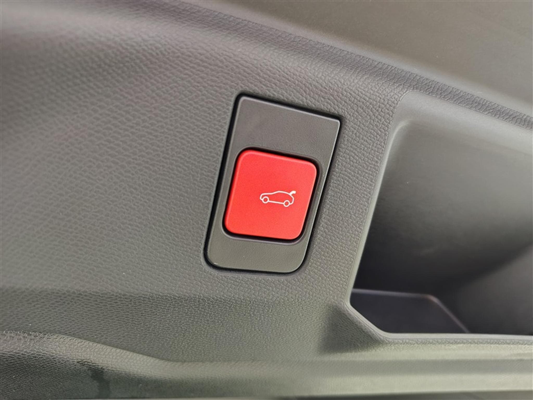 Peugeot 5008 1.2 Hybrid 145Cv e-DCS6 GT 7PL / NAVI / CARPLAY / CAMERA (2025) - Photo 18