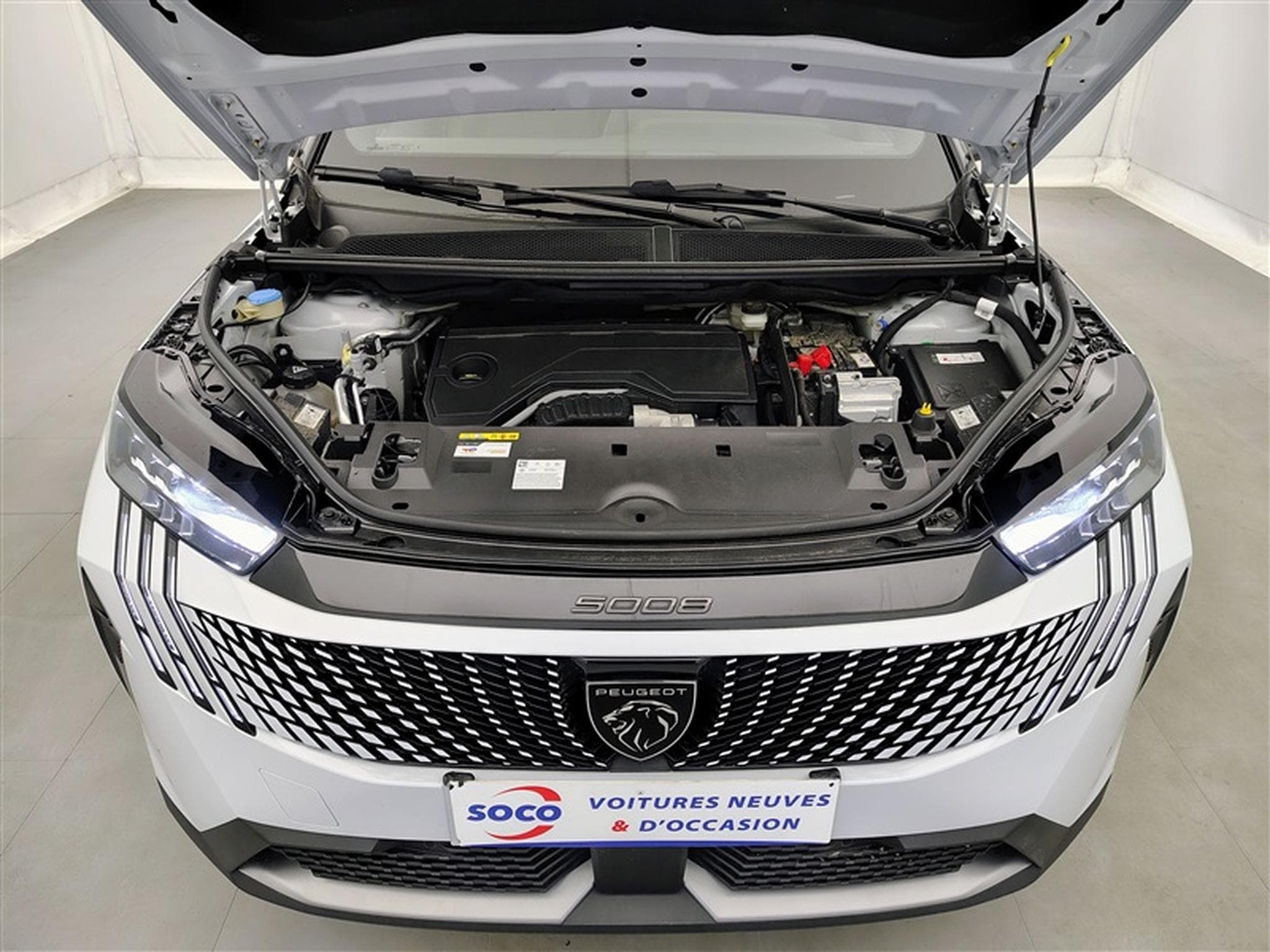 Peugeot 5008 1.2 Hybrid 145Cv e-DCS6 GT 7PL / NAVI / CARPLAY / CAMERA (2025) - Photo 19