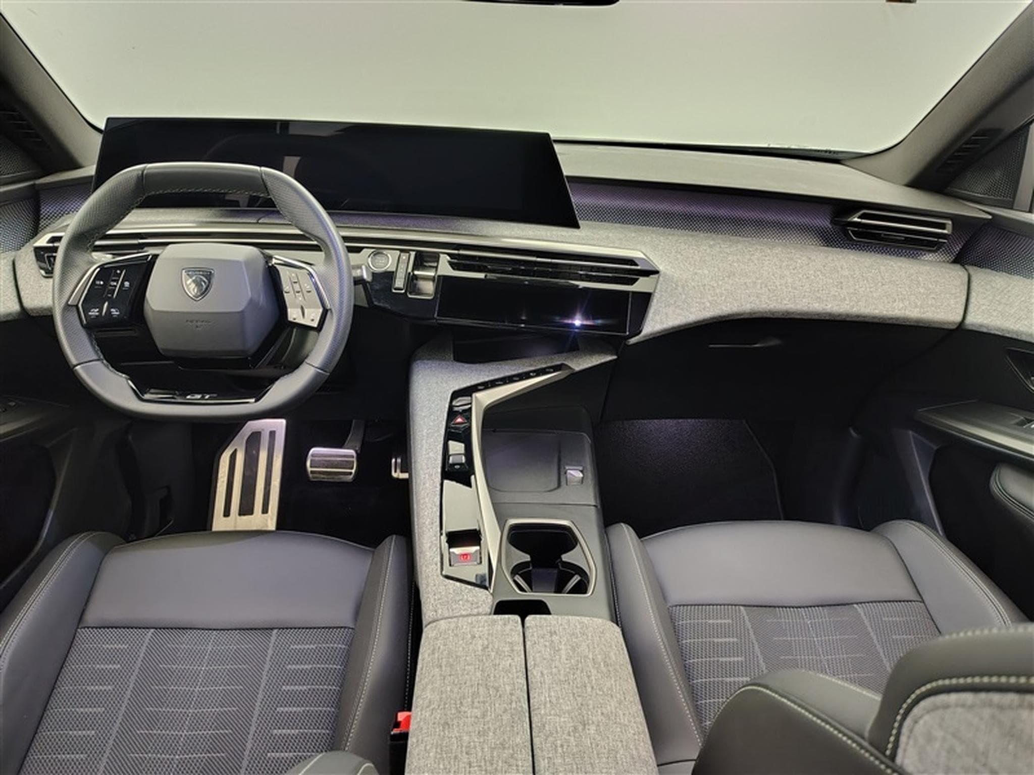 Peugeot 5008 1.2 Hybrid 145Cv e-DCS6 GT 7PL / NAVI / CARPLAY / CAMERA (2025) - Photo 8
