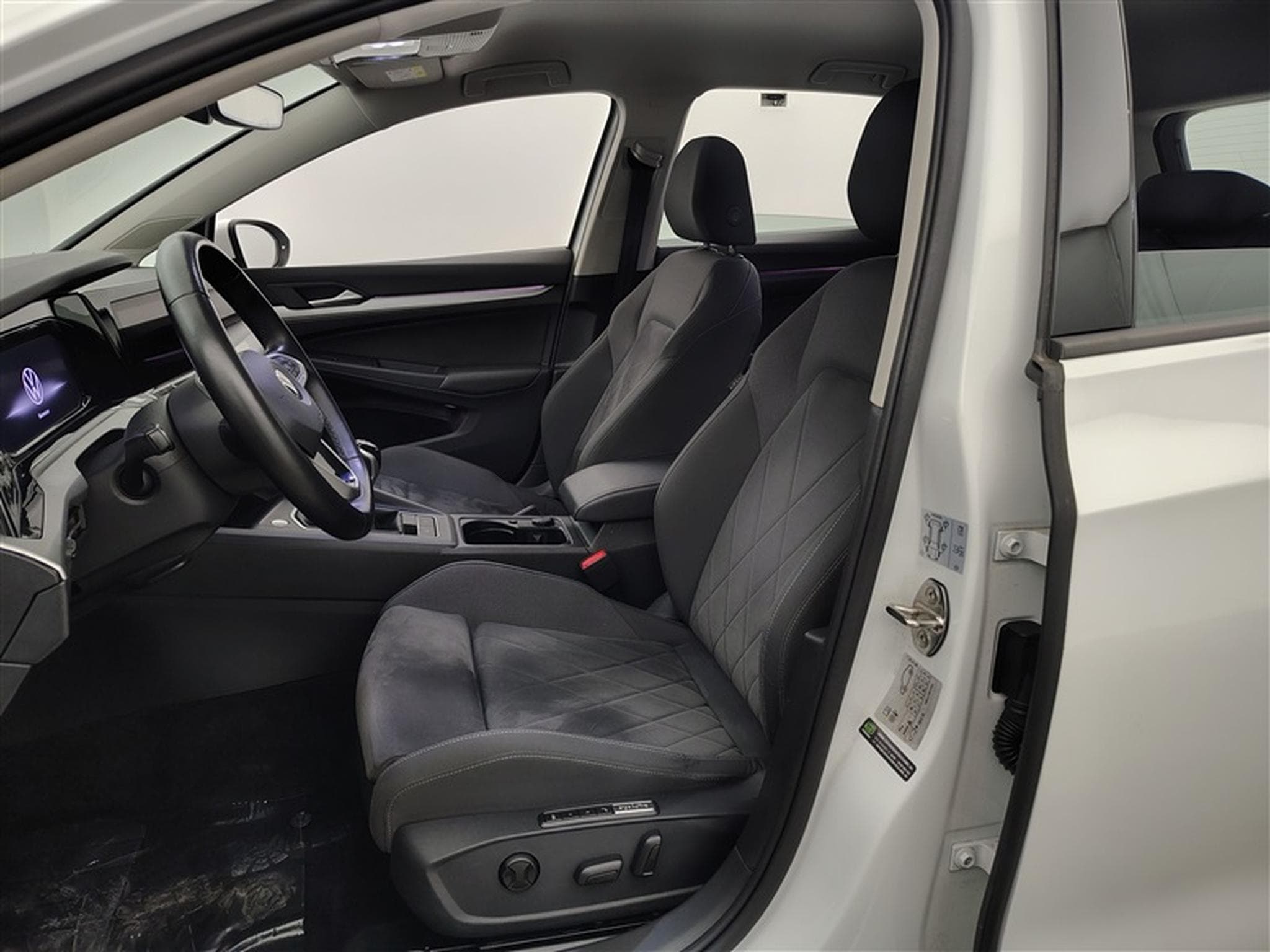 VW Golf 1.0 TSI Life  Navi / Led / PDC av+ar (2023) - Photo 6