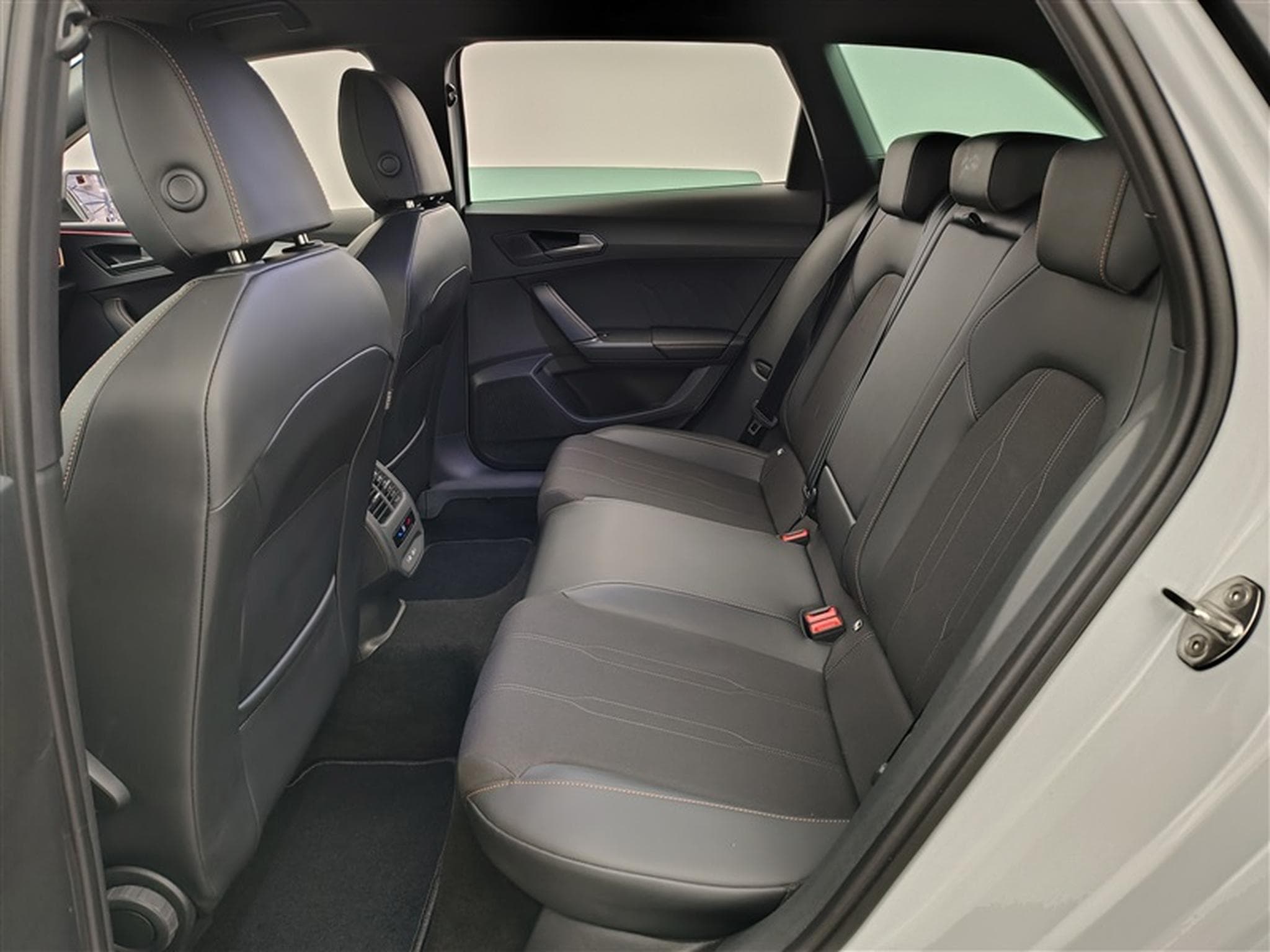 Cupra Leon 1.5 eTSI 150cv DSG  S-CUIR / NAVI / FULL LED / CARPLAY (2024) - Photo 13