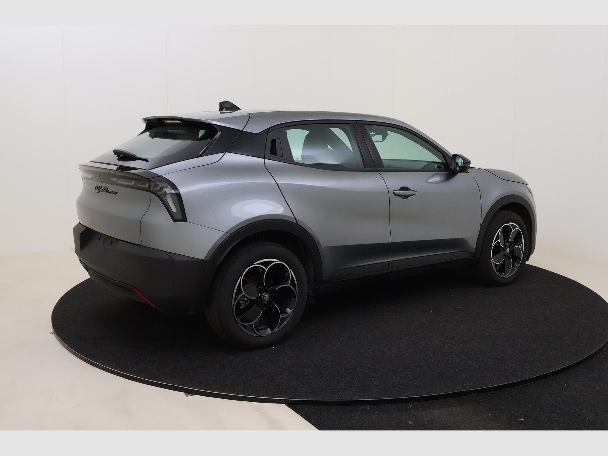 Alfa-Romeo Junior - (2025) - Photo 5