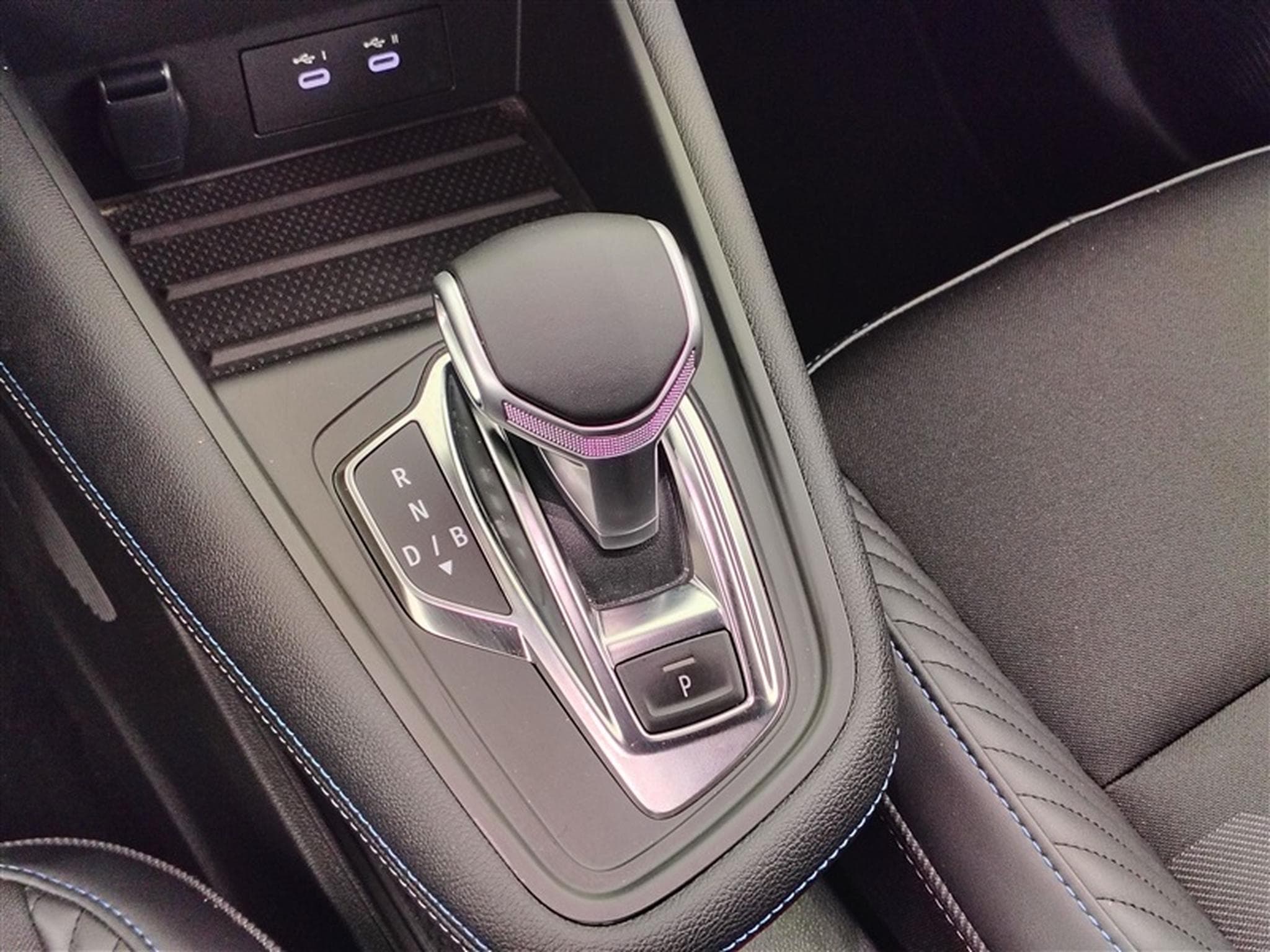 Renault Symbioz 1.6 E-TECH 145 Full Hybride Esprit Alpine NAVI/ S-CUIR/ LED (2025) - Foto 12