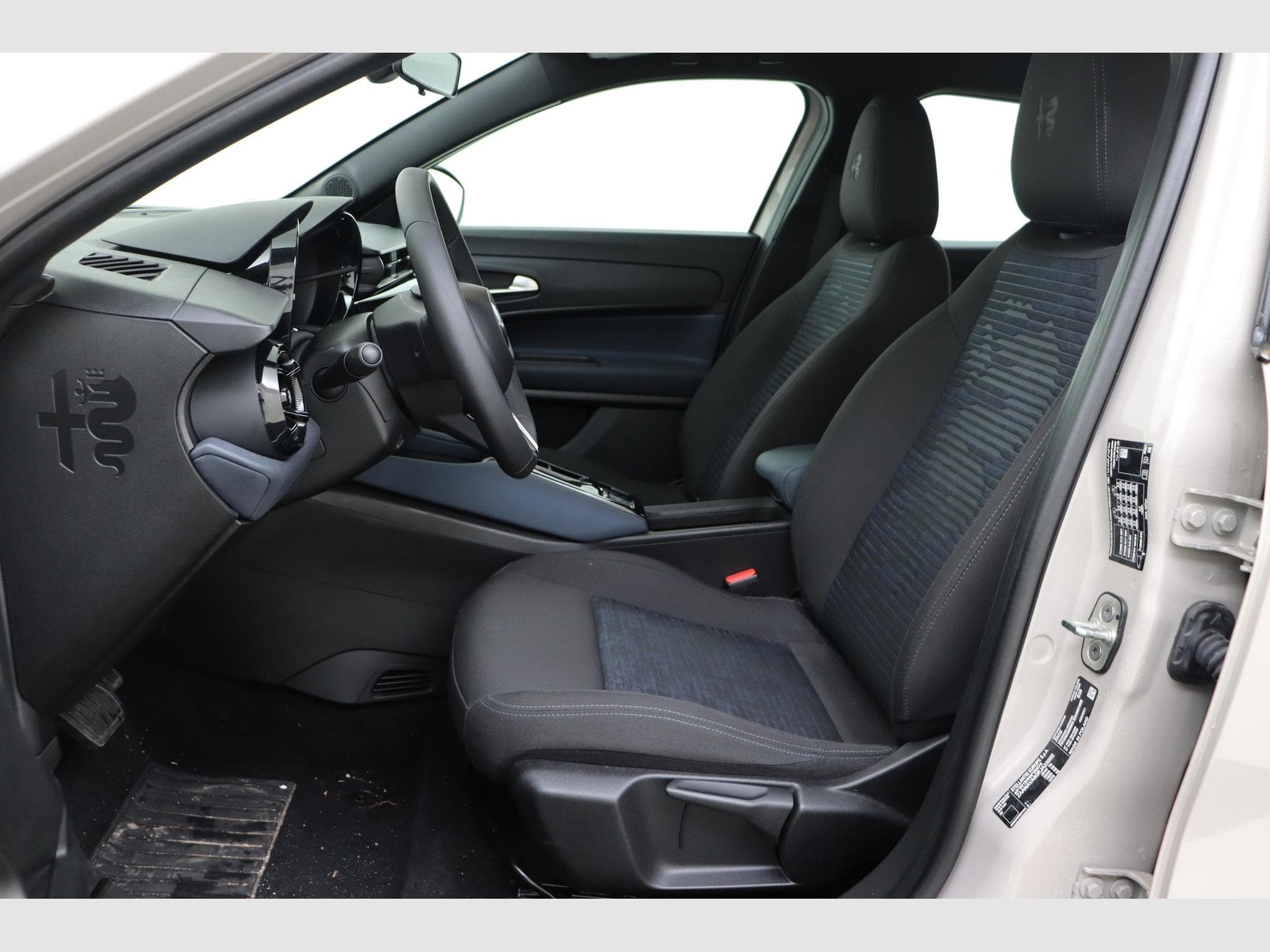 Alfa-Romeo Junior - (2025) - Photo 13