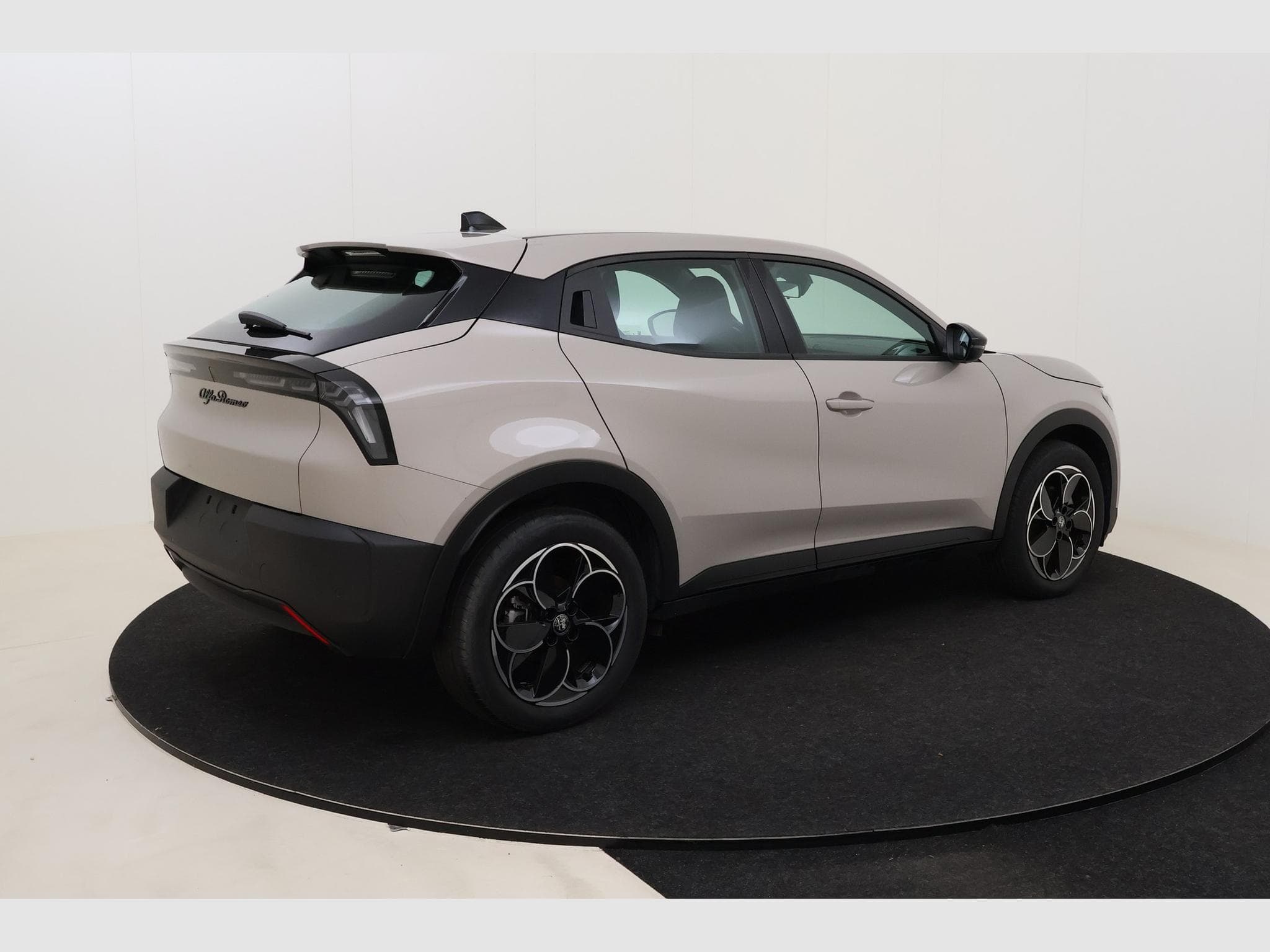 Alfa-Romeo Junior - (2025) - Photo 5
