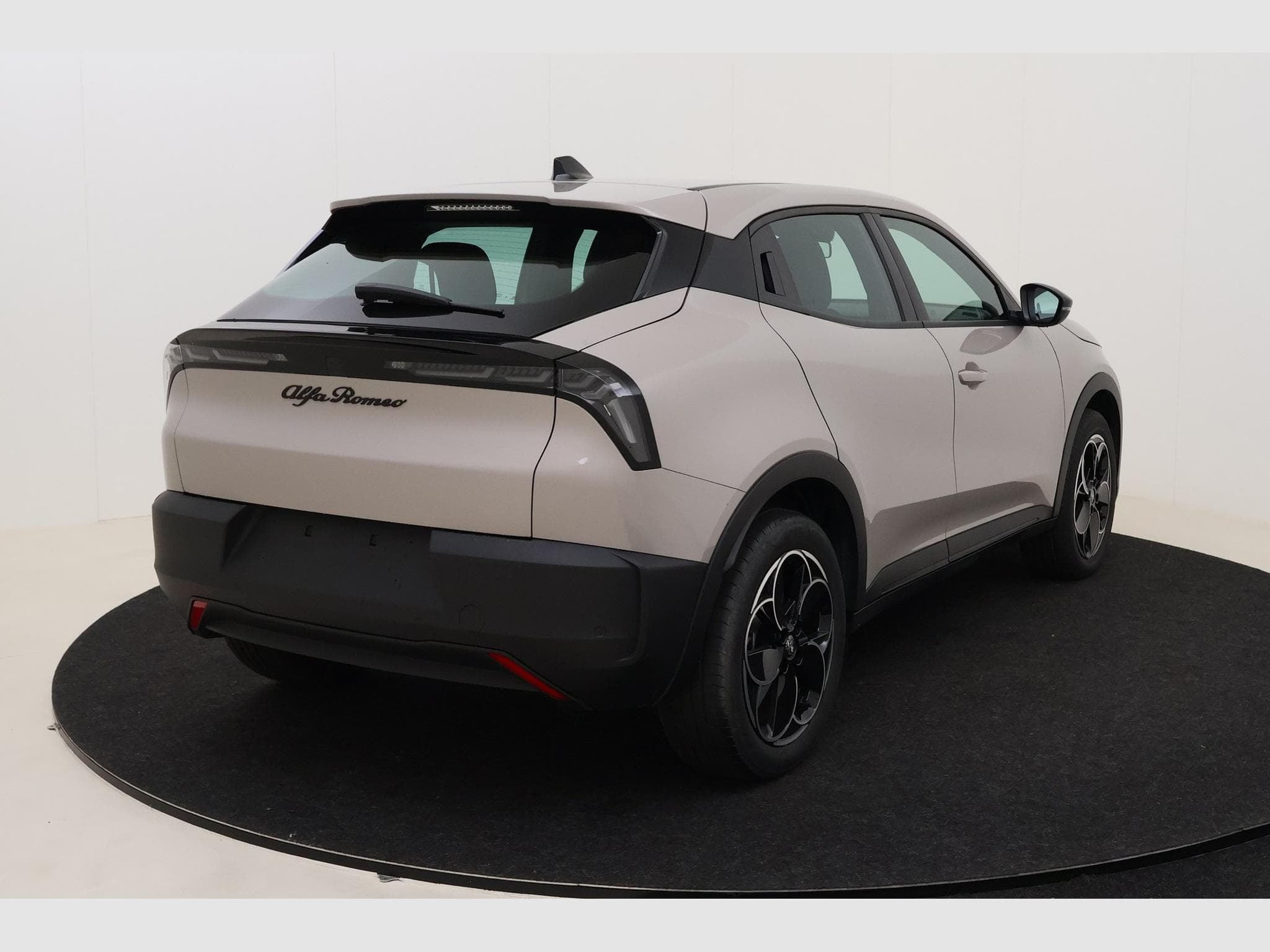 Alfa-Romeo Junior - (2025) - Photo 6