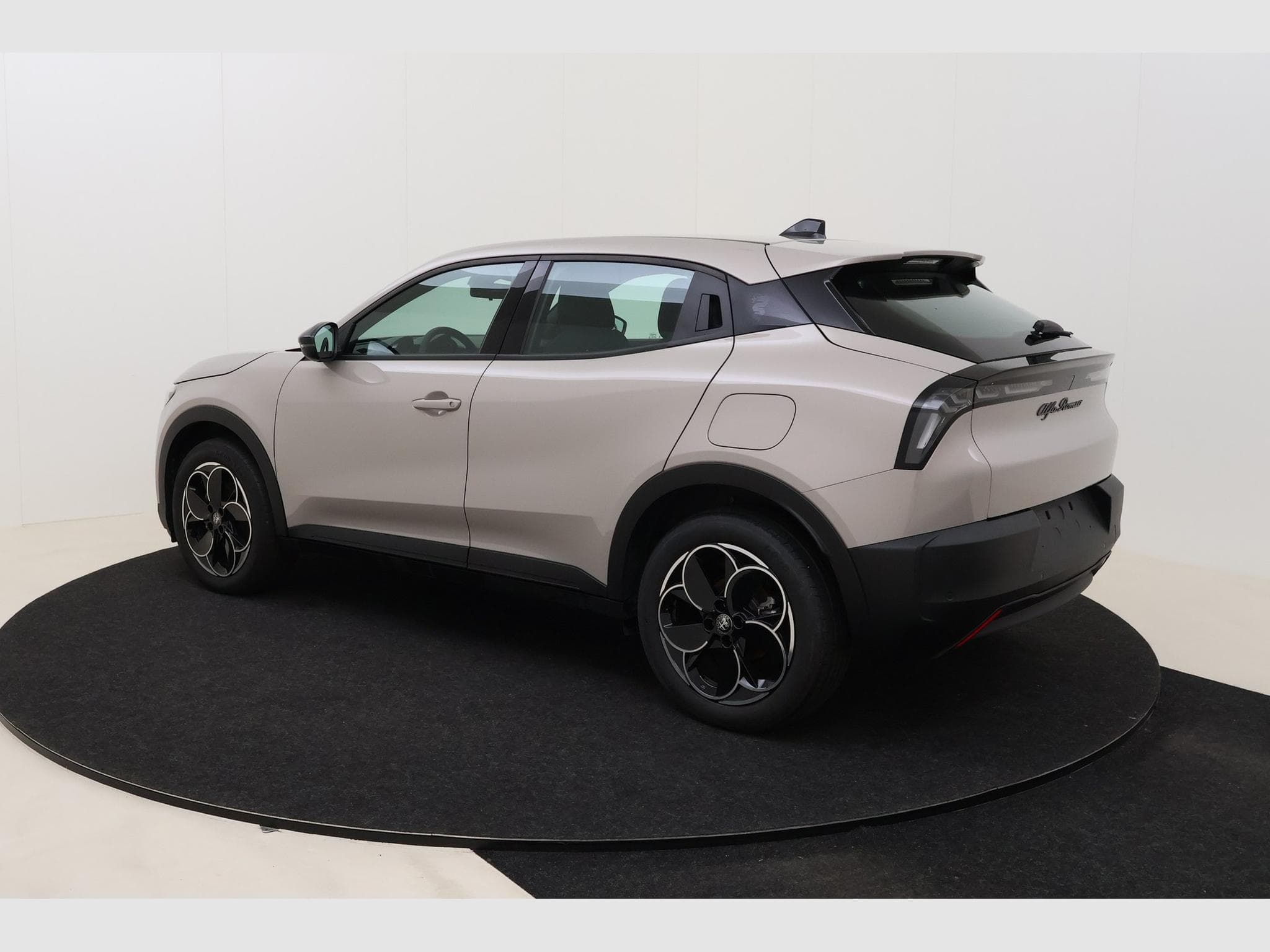 Alfa-Romeo Junior - (2025) - Photo 8