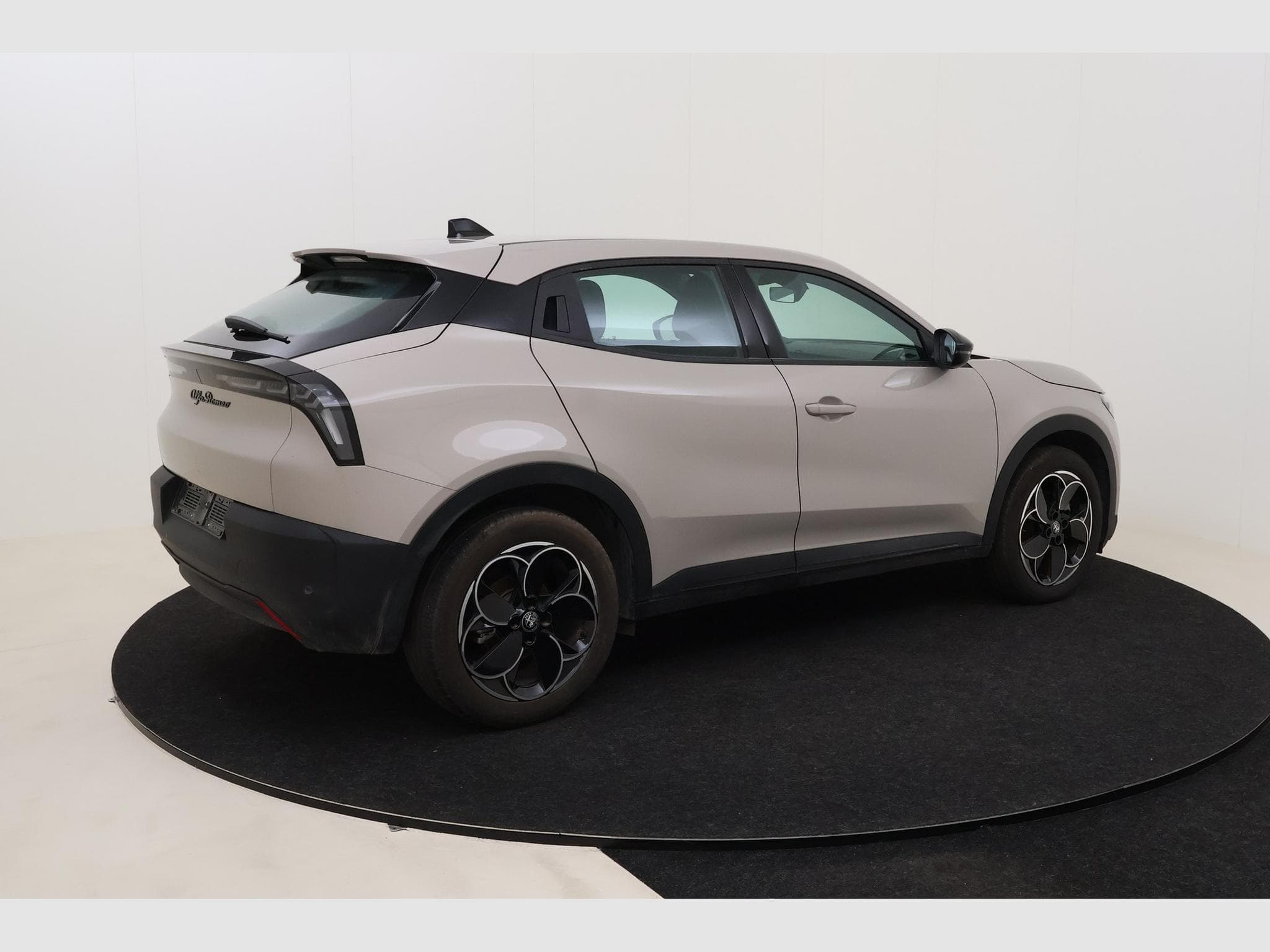 Alfa-Romeo Junior - (2025) - Photo 5