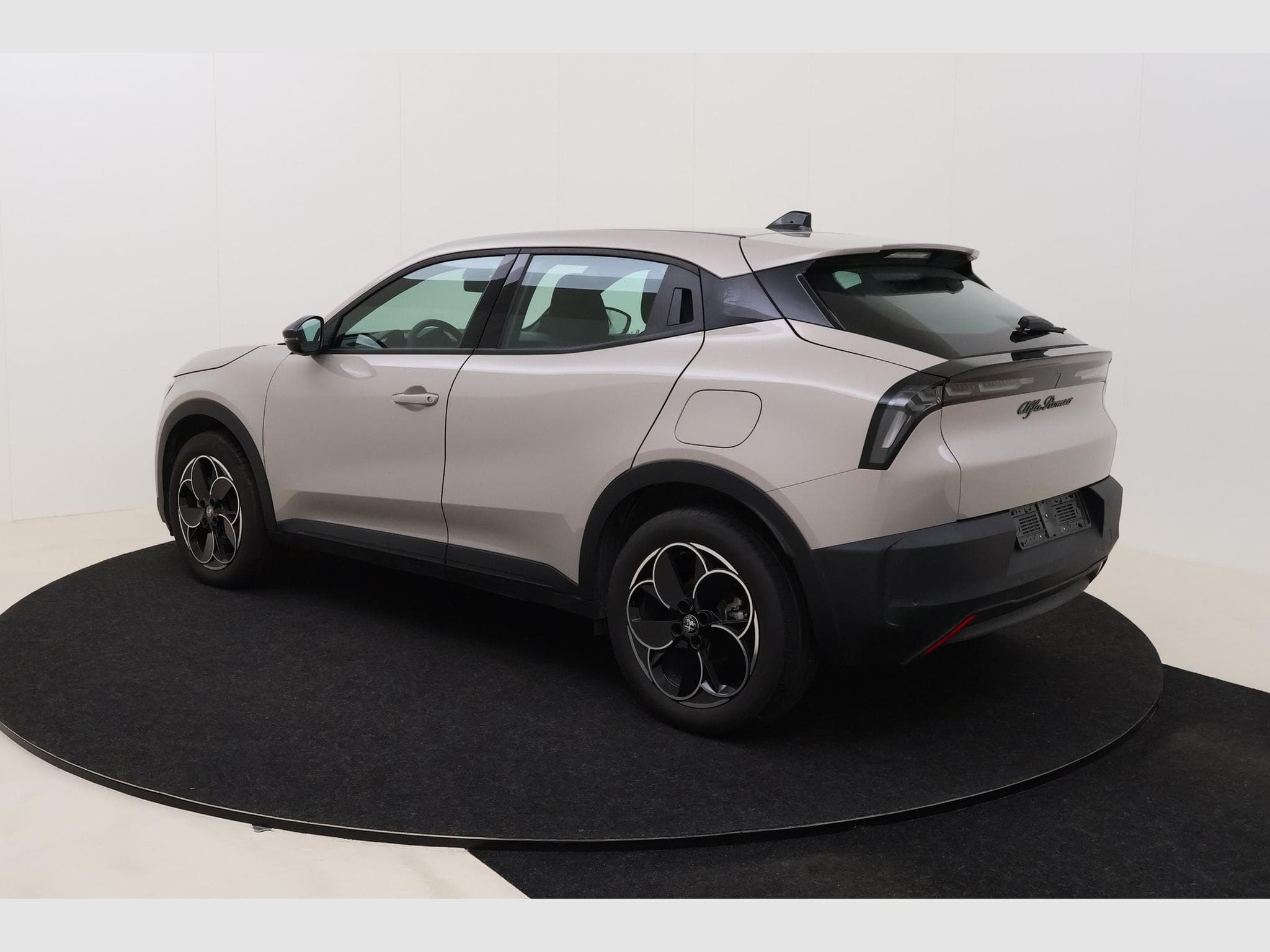 Alfa-Romeo Junior - (2025) - Photo 8