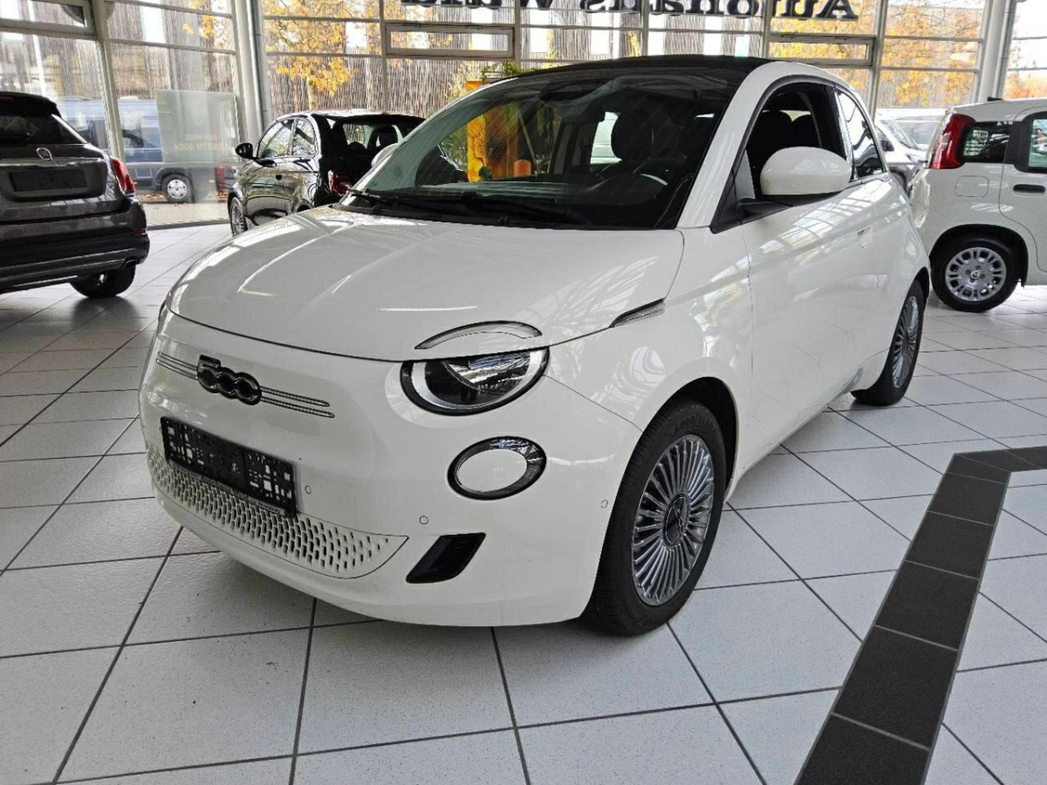 Fiat 500 Cabrio (2023) - Photo 1