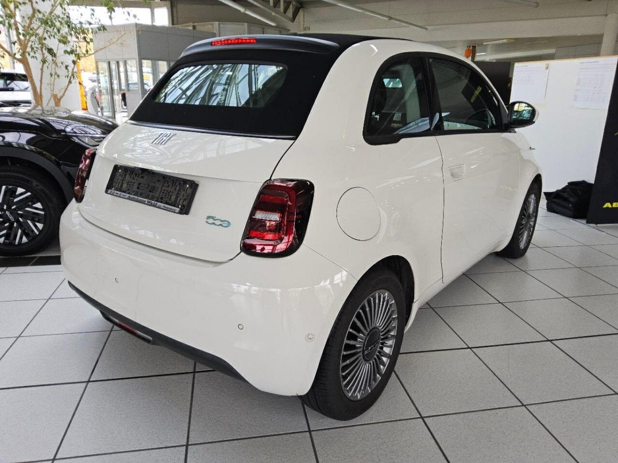 Fiat 500 Cabrio (2023) - Photo 2