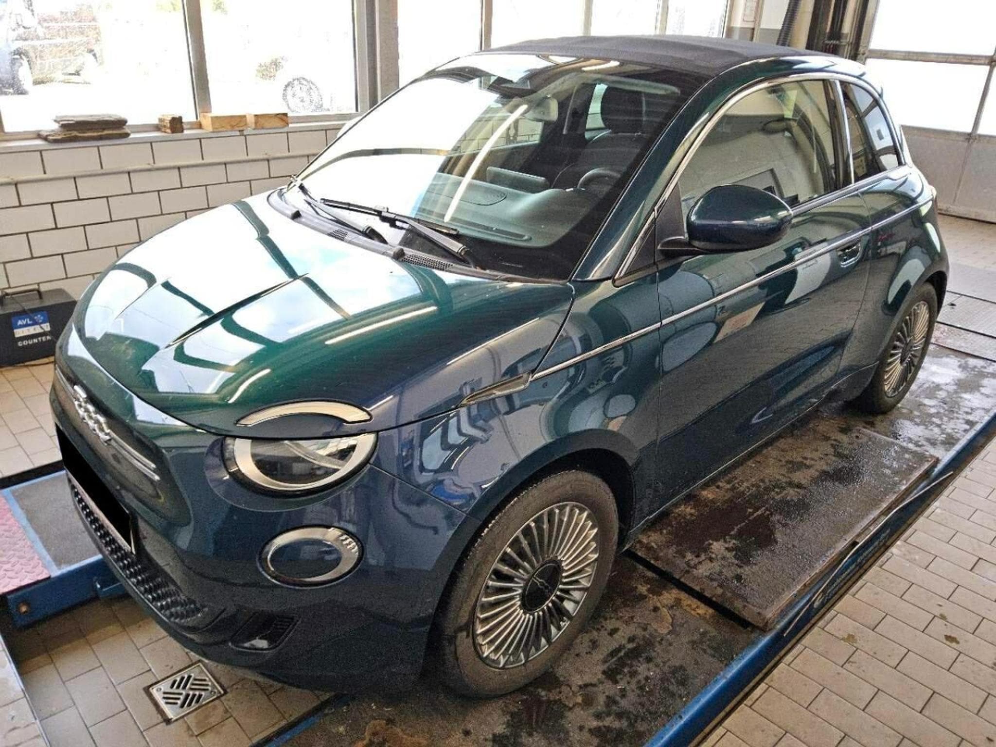 Fiat 500 Cabrio (2023) - Photo 1