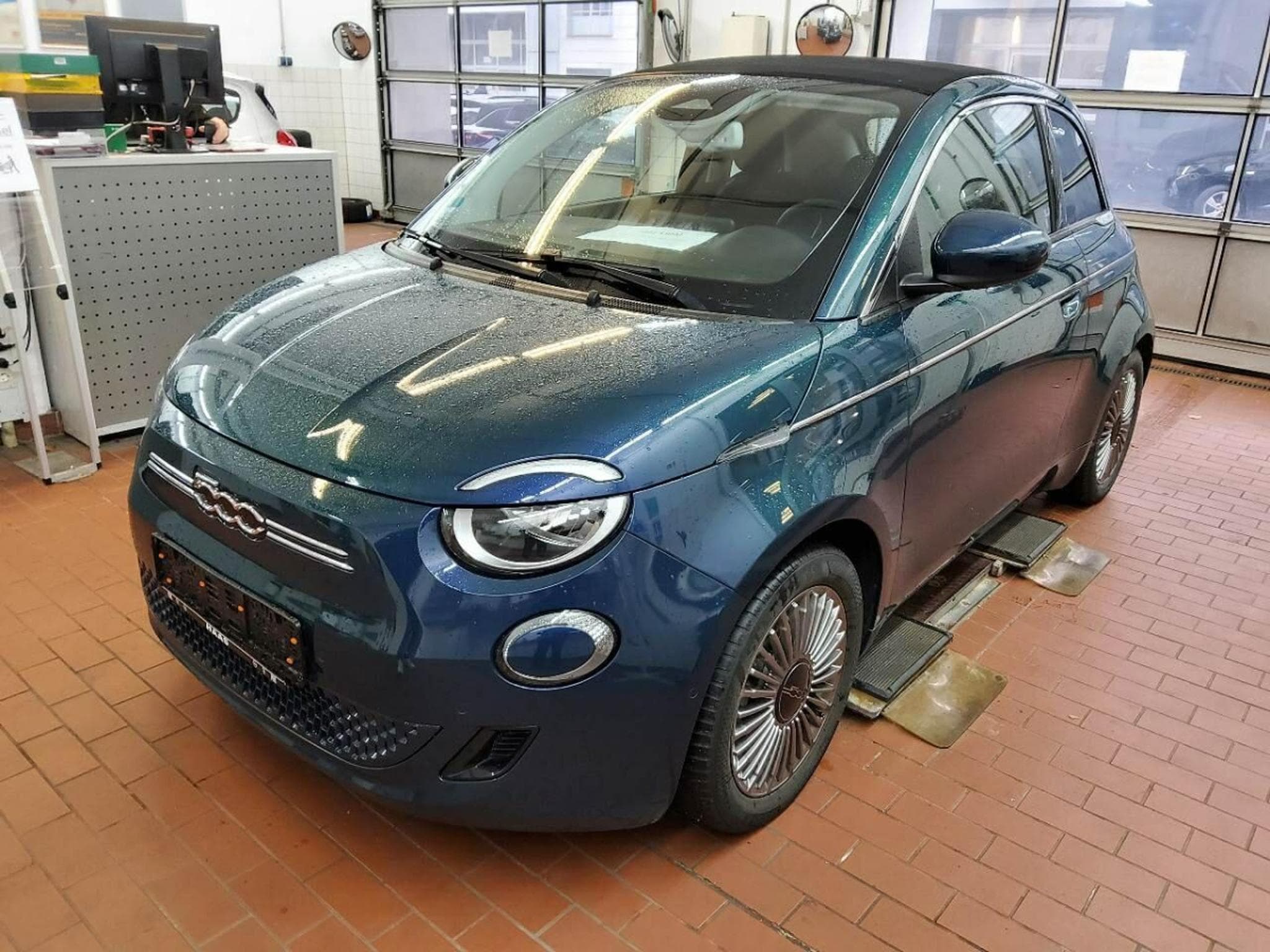 Fiat 500 Cabrio 42 kWh (2023) - Photo 1