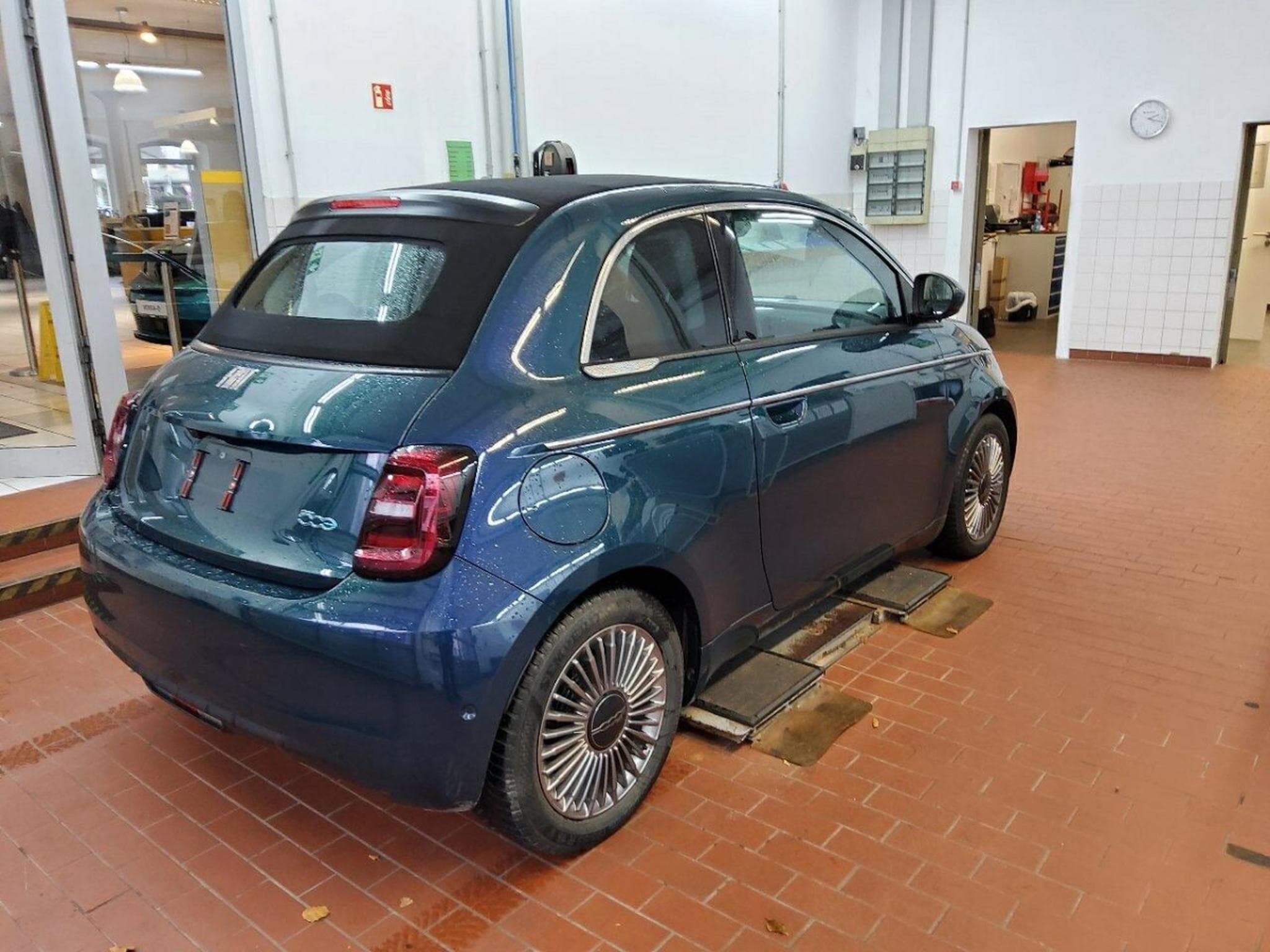 Fiat 500 Cabrio 42 kWh (2023) - Photo 2