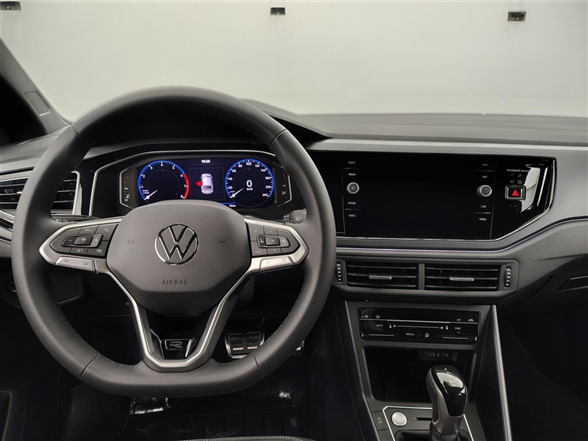 VW Taigo 1.0 TSI 115cv DSG R-Line NAVI / FULL LED / CAMERA / JA 18" (2025) - Foto 9
