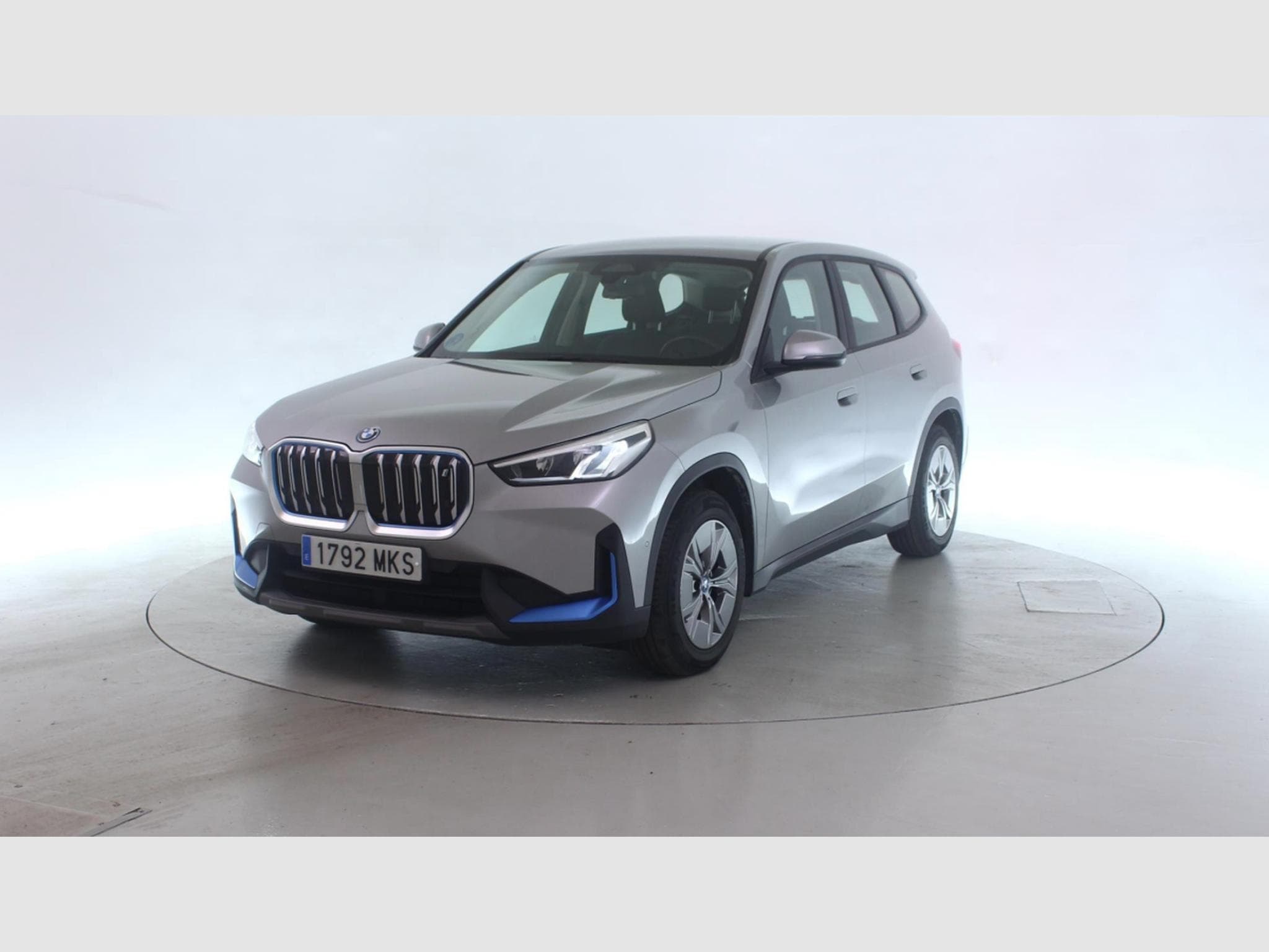 Bmw iX1 xDrive30 (2023) - Photo 1