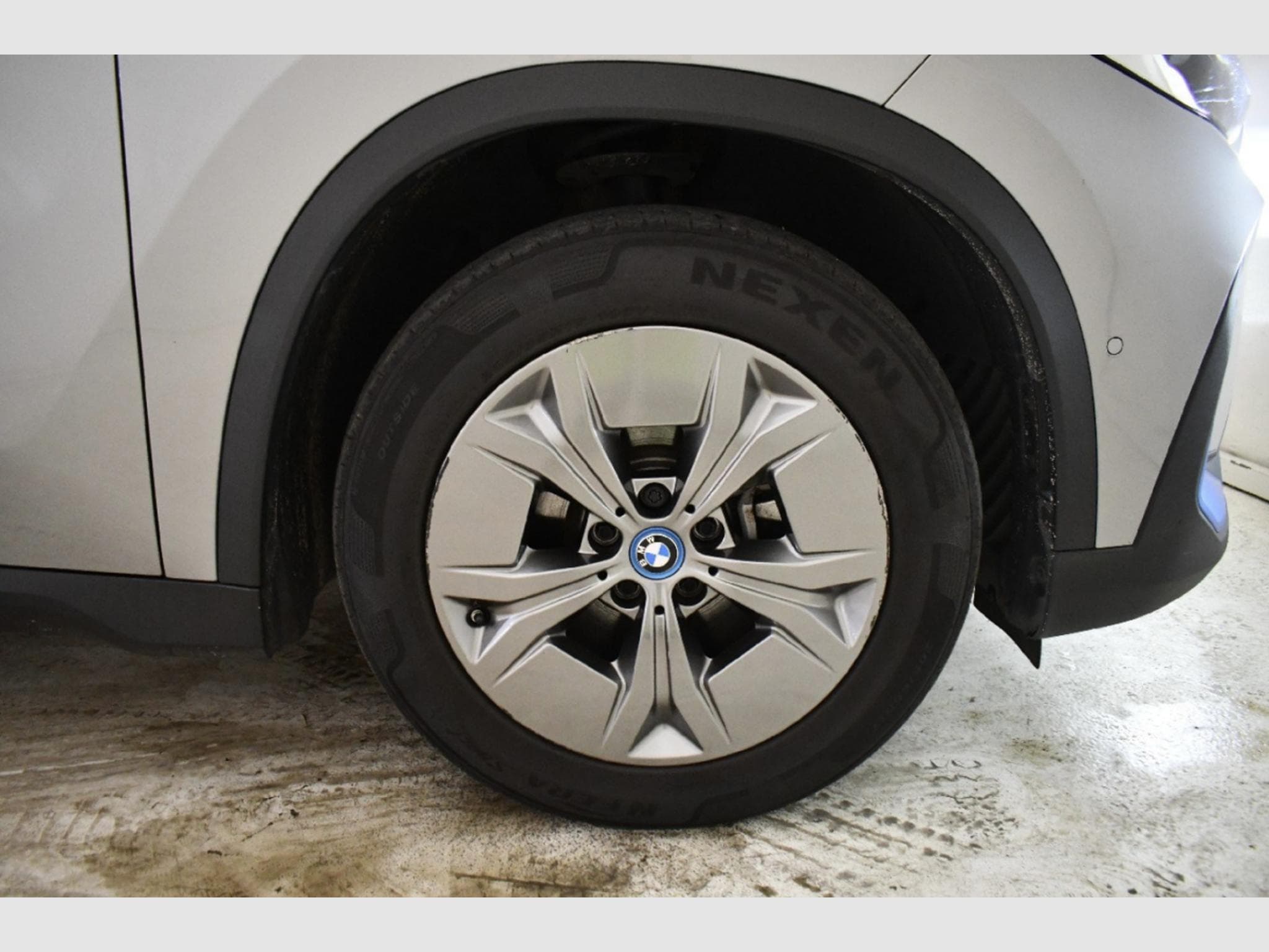 Bmw iX1 xDrive30 (2023) - Photo 16