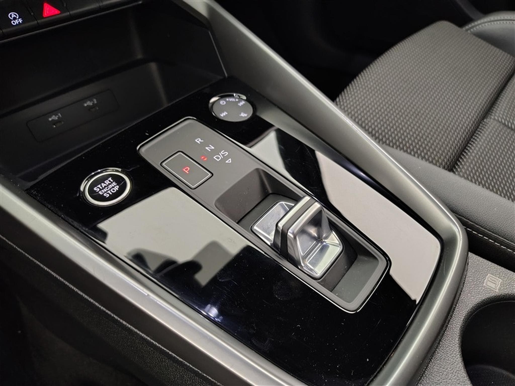 Audi A3 30 TFSI S-Line S-tronic Navi / Led / PDC av+ar (2023) - Photo 12