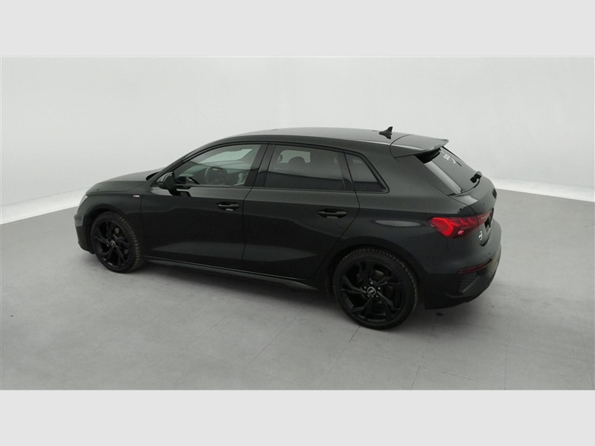 Audi A3 30 TFSI S-Line S-tronic Navi / Led / PDC av+ar (2023) - Photo 25