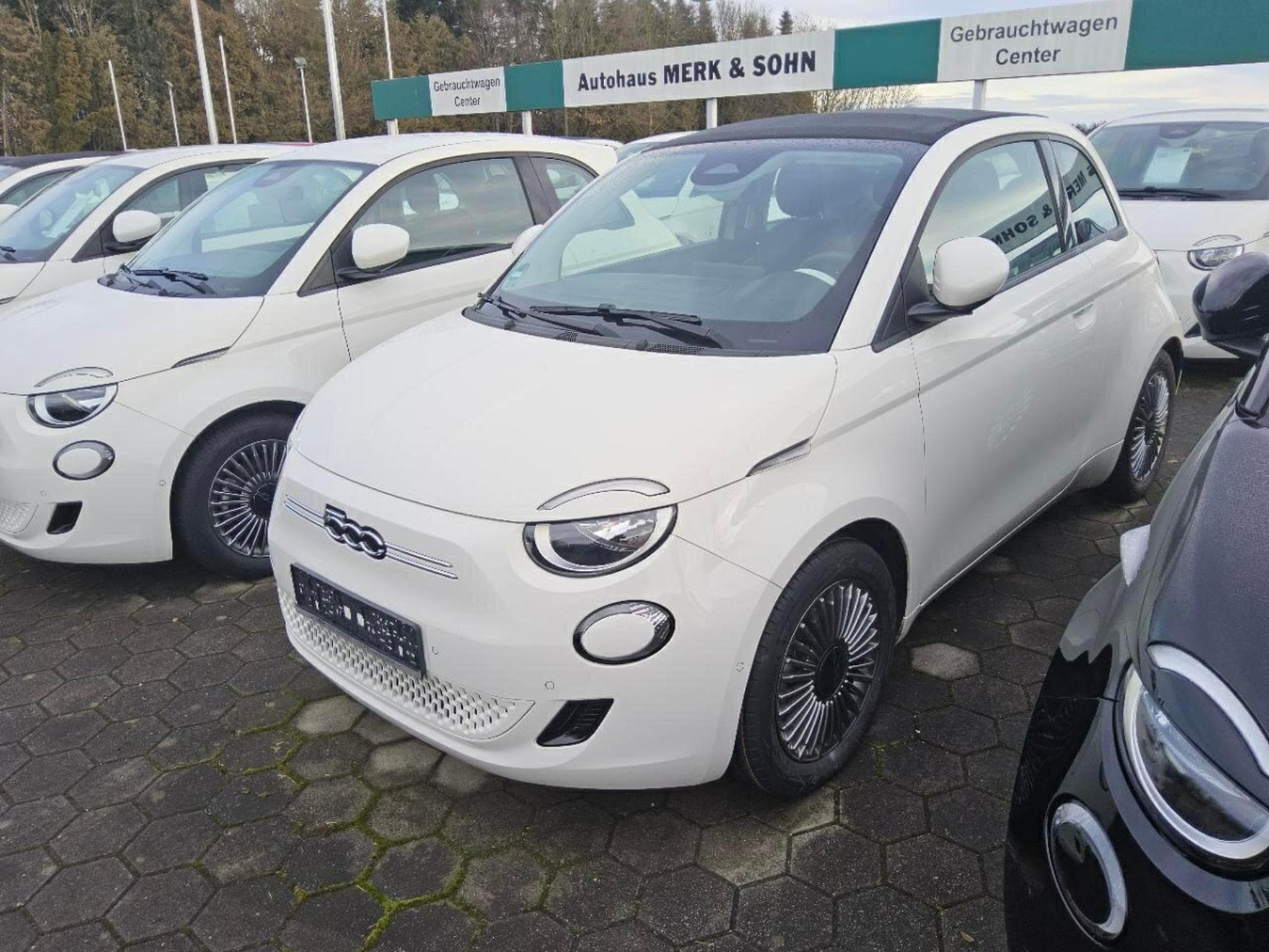 Fiat 500 Cabrio (2023) - Photo 1