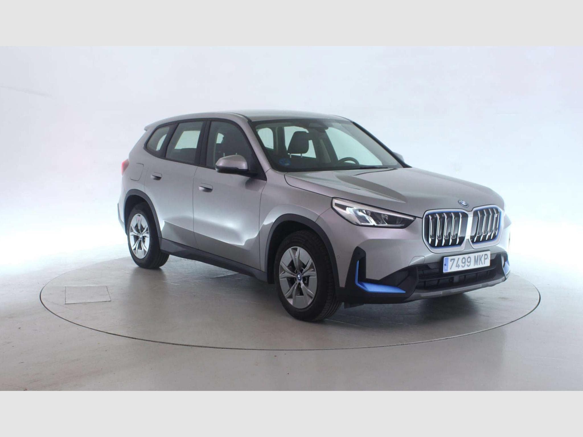 Bmw iX1 xDrive30 (2023) - Photo 2