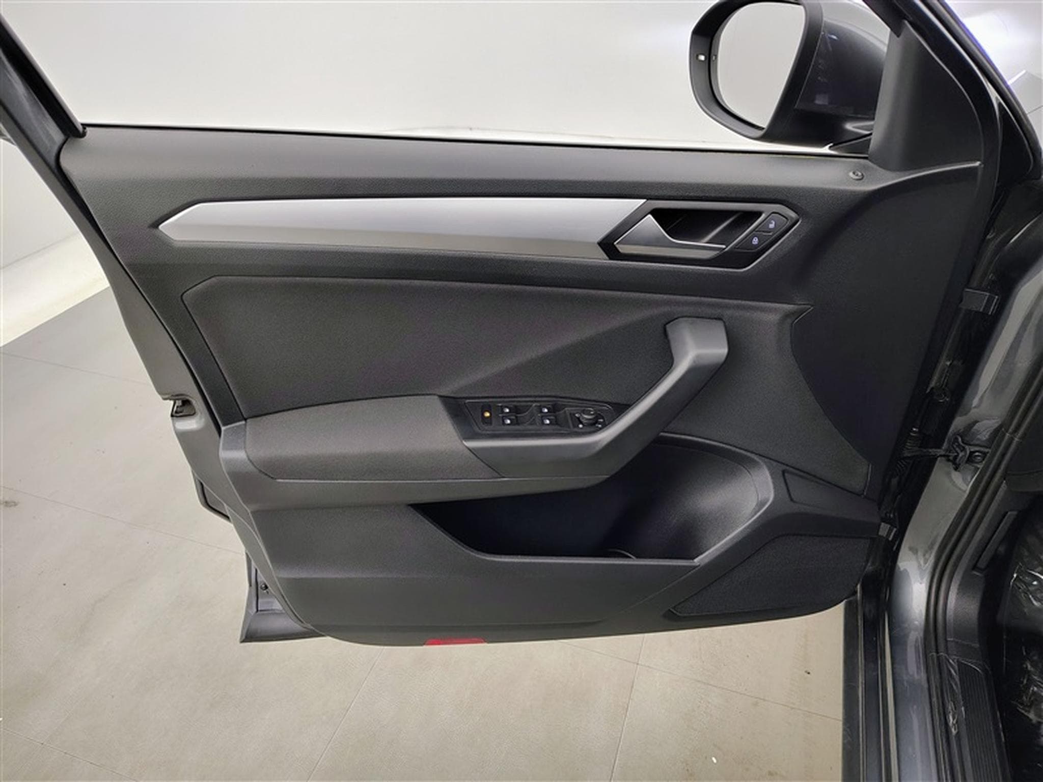 VW T-Roc 1.0 TSI Style NAVI / CARPLAY / FULL LED (2022) - Photo 17