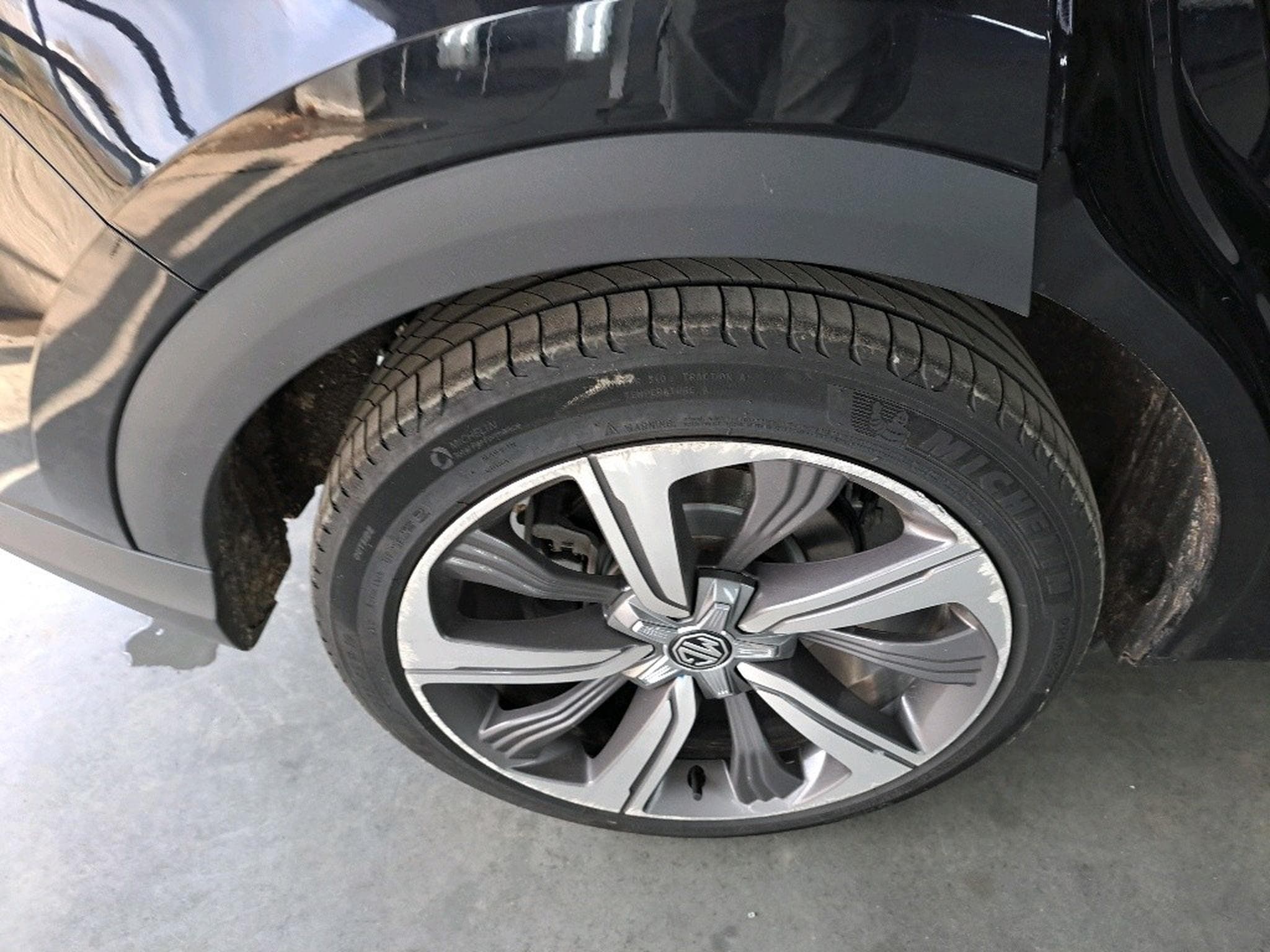 Mg Marvel R Luxury (2024) - Photo 11