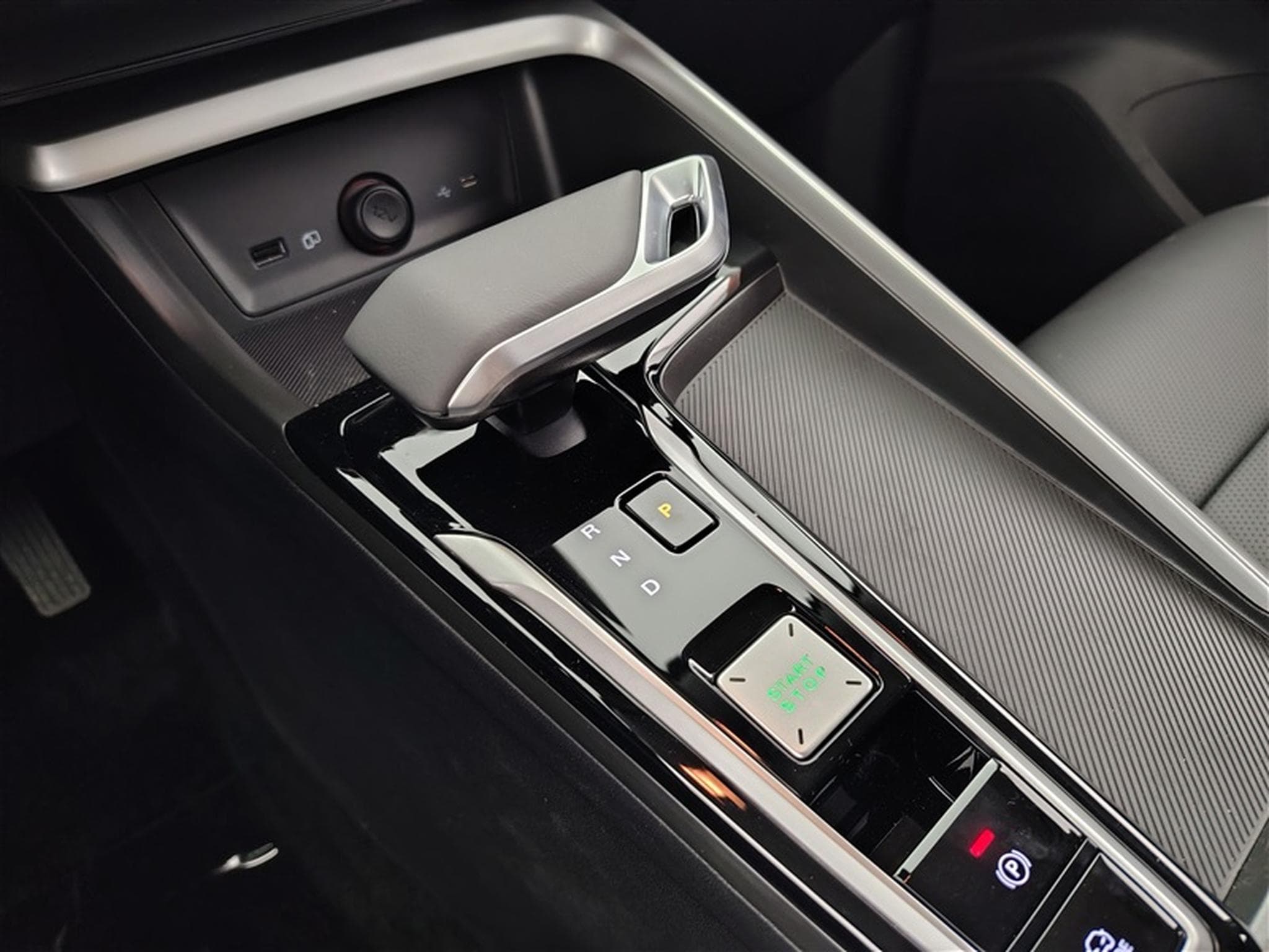 MG ZS 1.5 Hybrid+ Luxury NAVI / CAMERA / CARPLAY / ALU (2026) - Foto 12