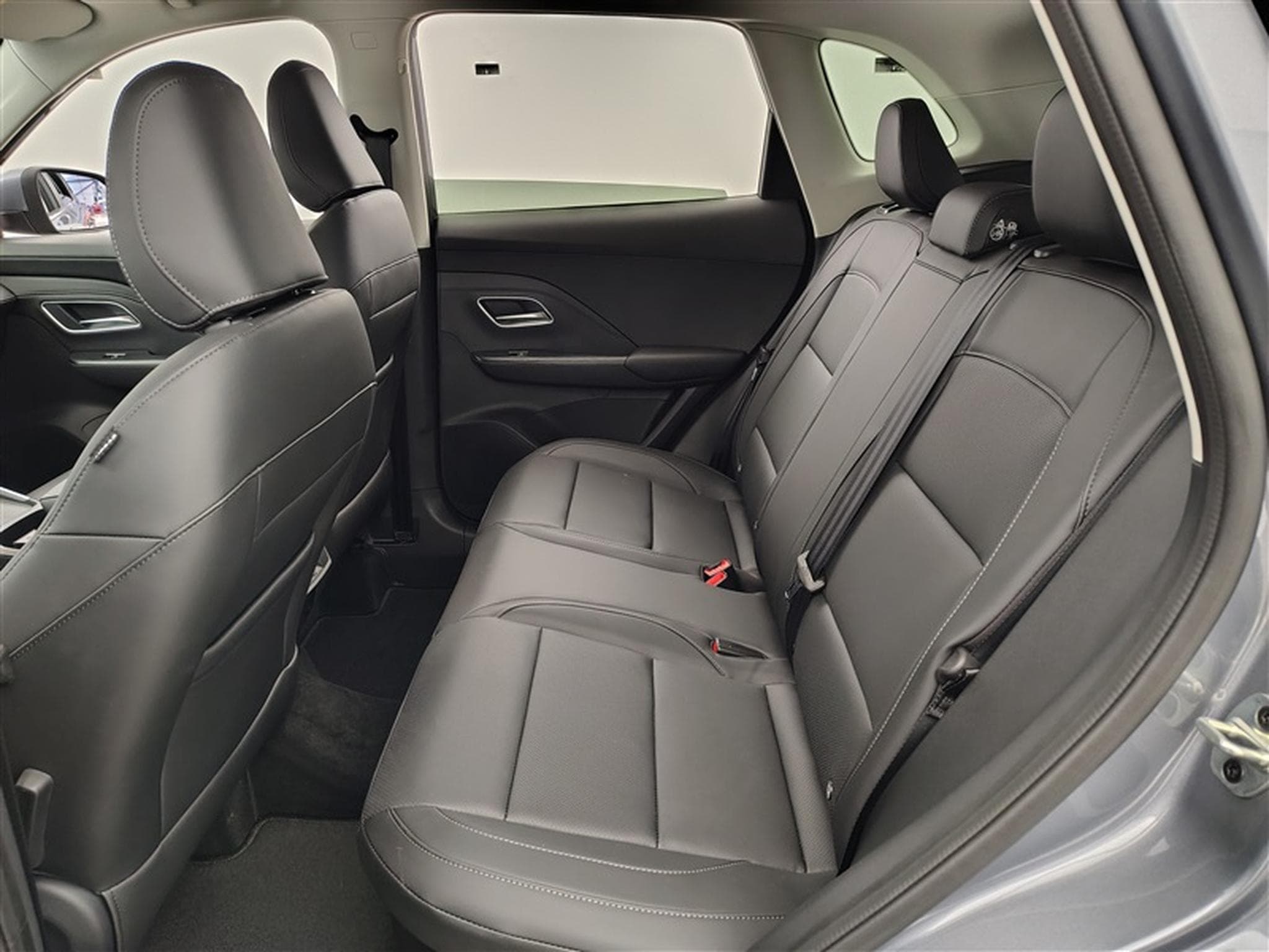 MG ZS 1.5 Hybrid+ Luxury NAVI / CAMERA / CARPLAY / ALU (2026) - Foto 13