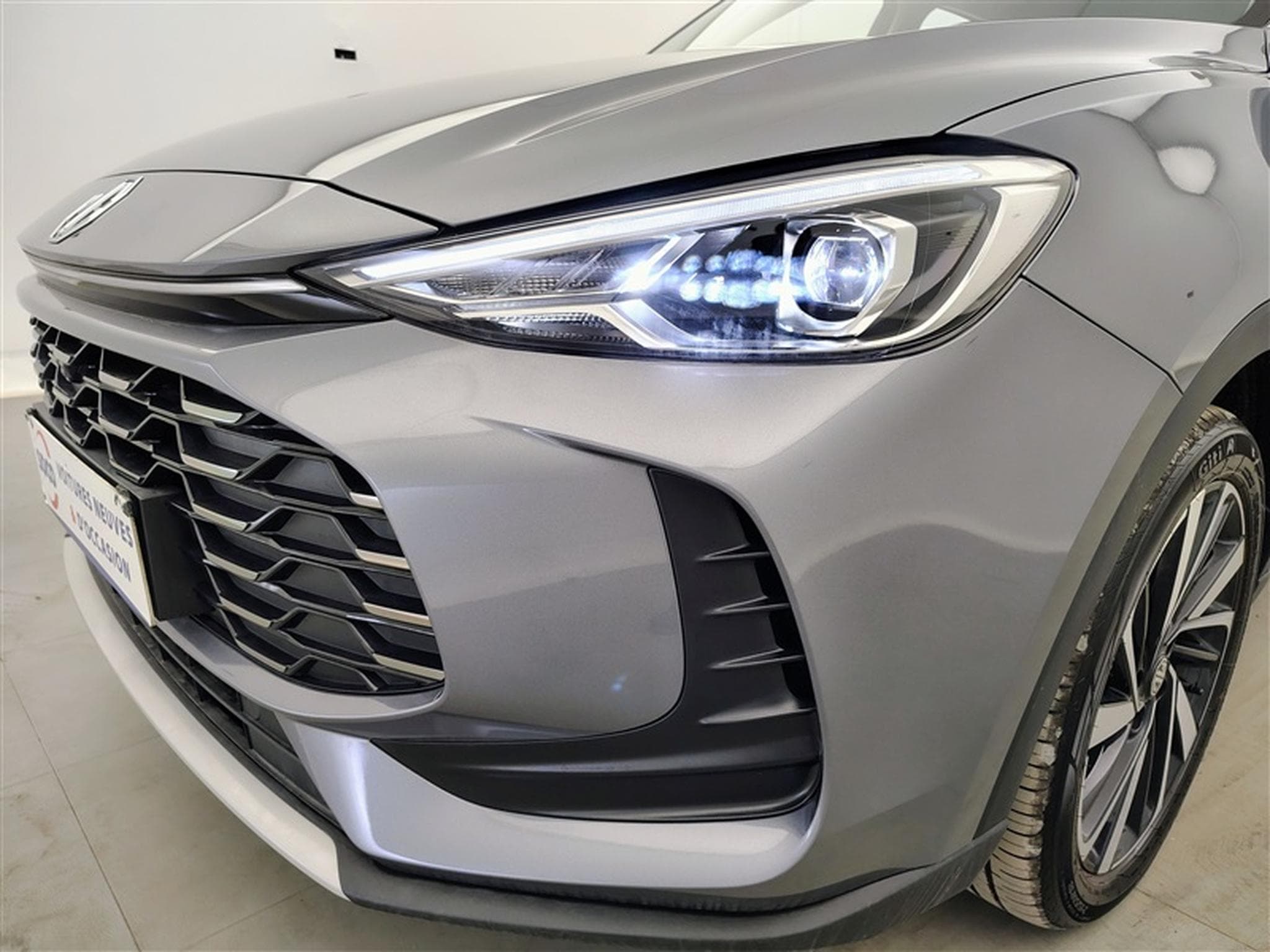 MG ZS 1.5 Hybrid+ Luxury NAVI / CAMERA / CARPLAY / ALU (2026) - Foto 15
