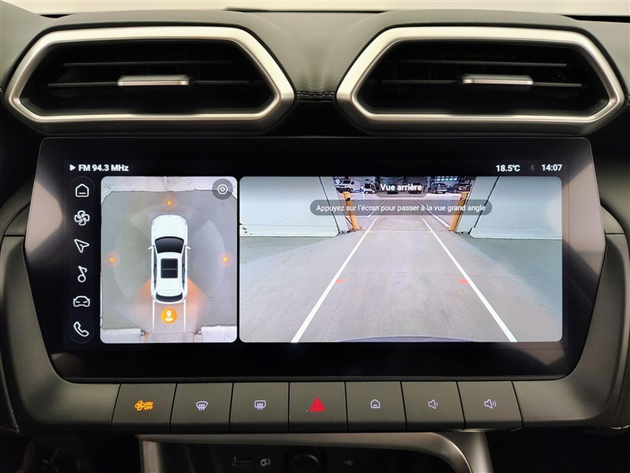 MG ZS 1.5 Hybrid+ Luxury NAVI / CAMERA / CARPLAY / ALU (2026) - Foto 18