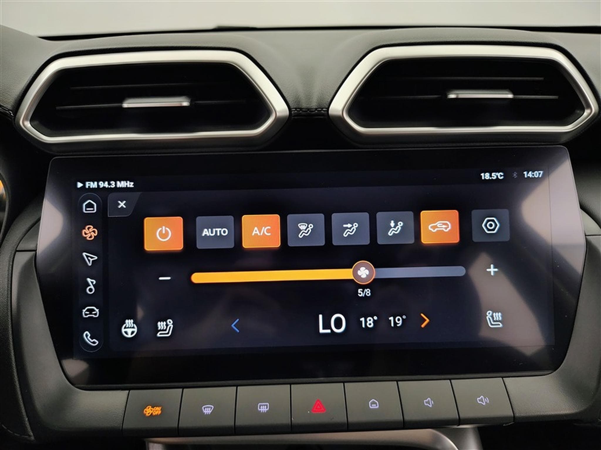 MG ZS 1.5 Hybrid+ Luxury NAVI / CAMERA / CARPLAY / ALU (2026) - Foto 19