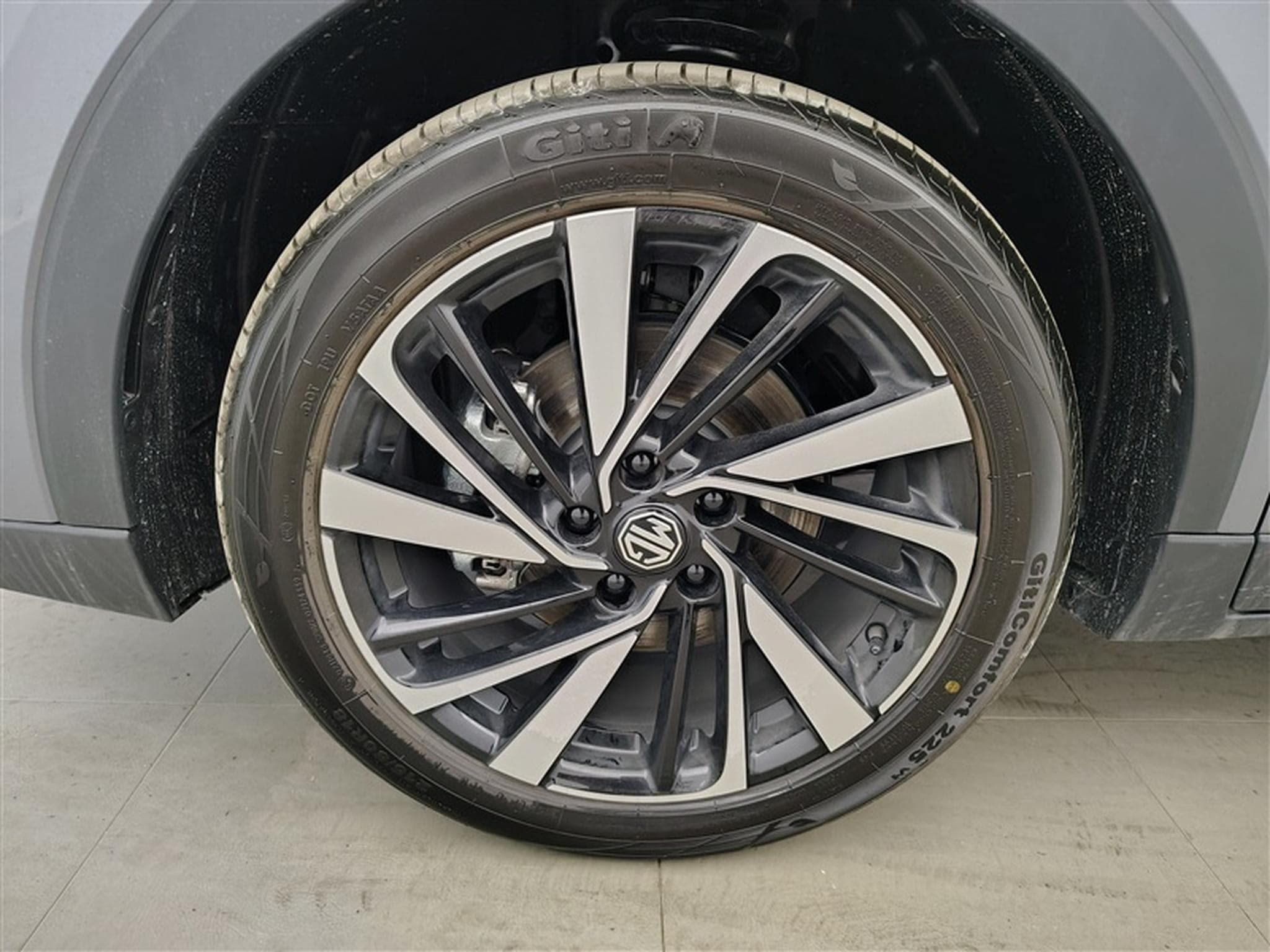 MG ZS 1.5 Hybrid+ Luxury NAVI / CAMERA / CARPLAY / ALU (2026) - Foto 6
