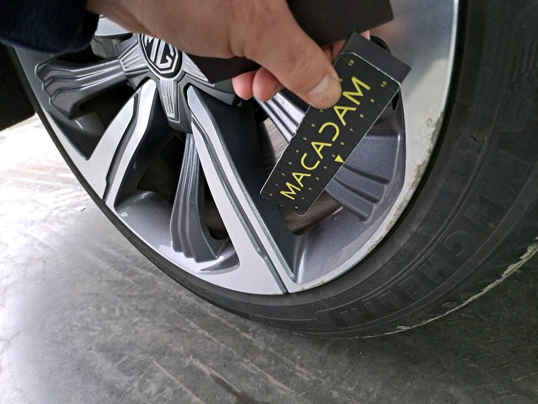 Mg Marvel R Luxury (2023) - Photo 14