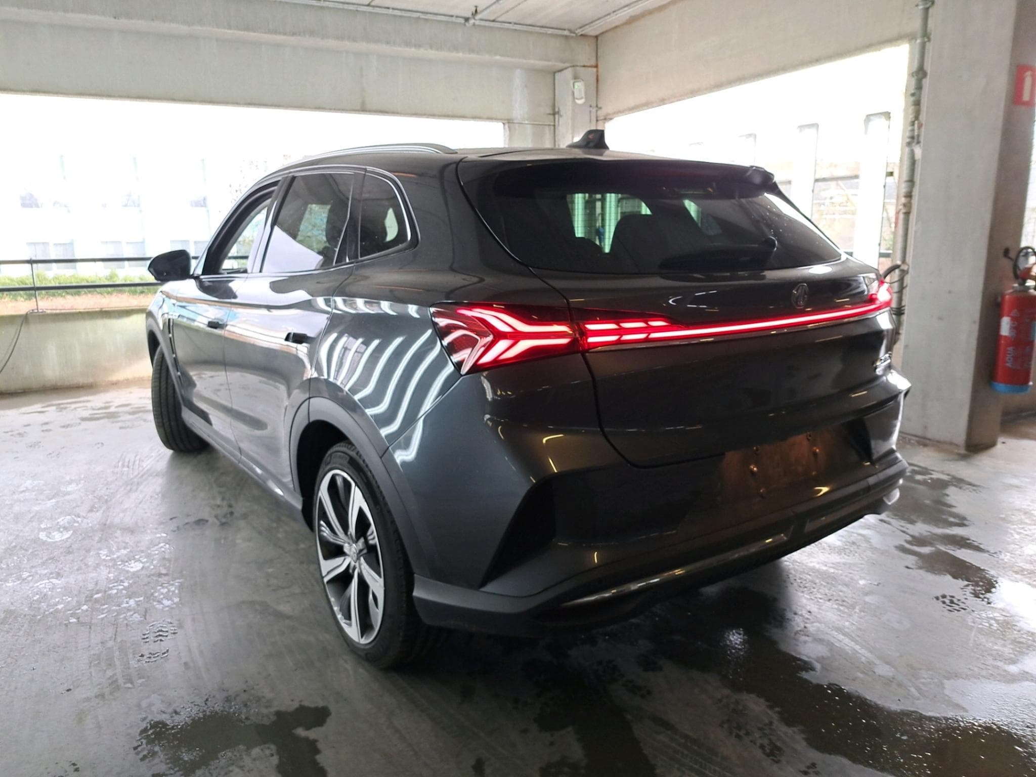 Mg Marvel R Luxury (2023) - Photo 3