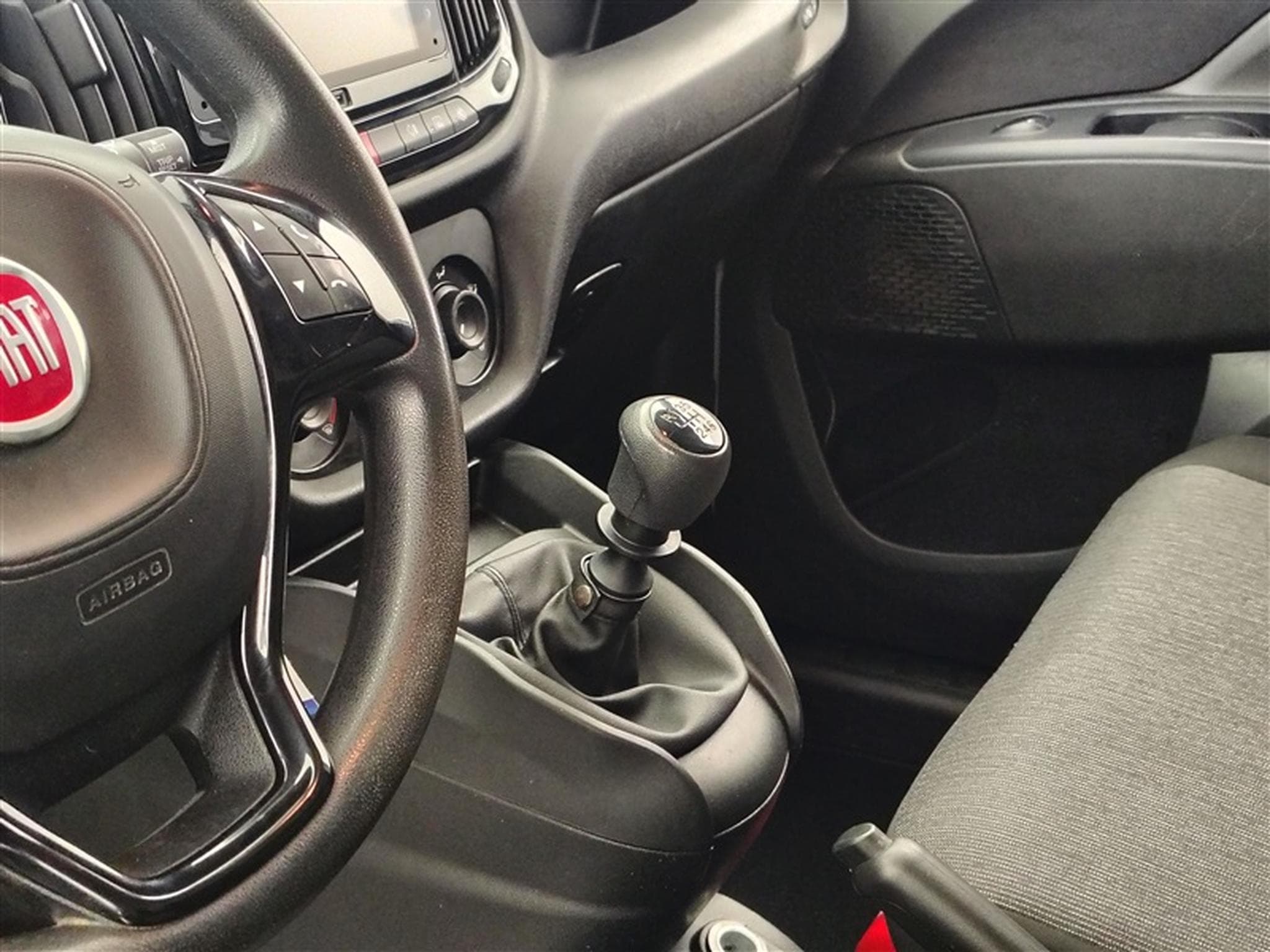 Fiat Doblo 1.6 MJET Cargo CLIM / CARPLAY (2023) - Photo 12