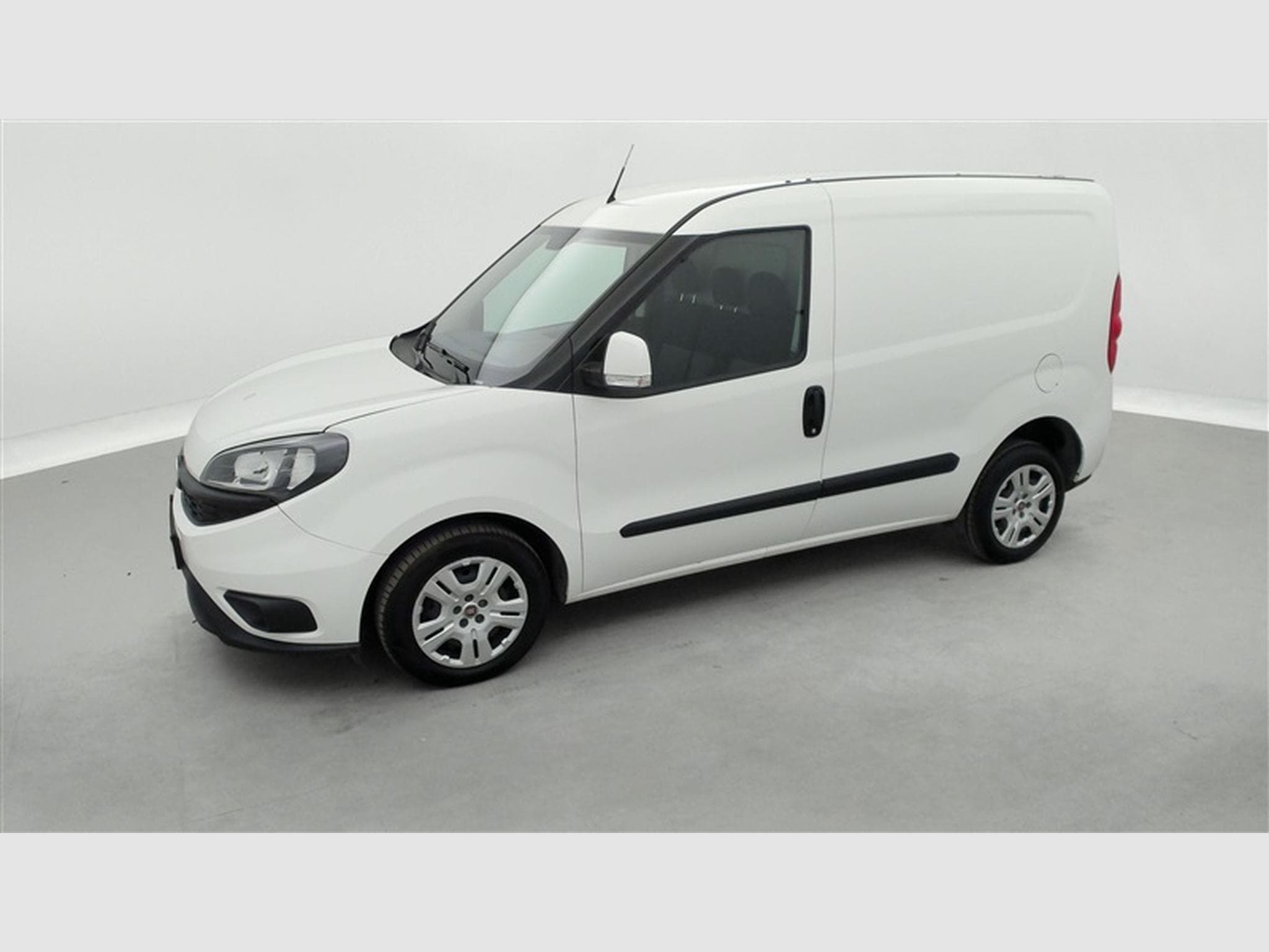 Fiat Doblo 1.6 MJET Cargo CLIM / CARPLAY (2023) - Photo 19
