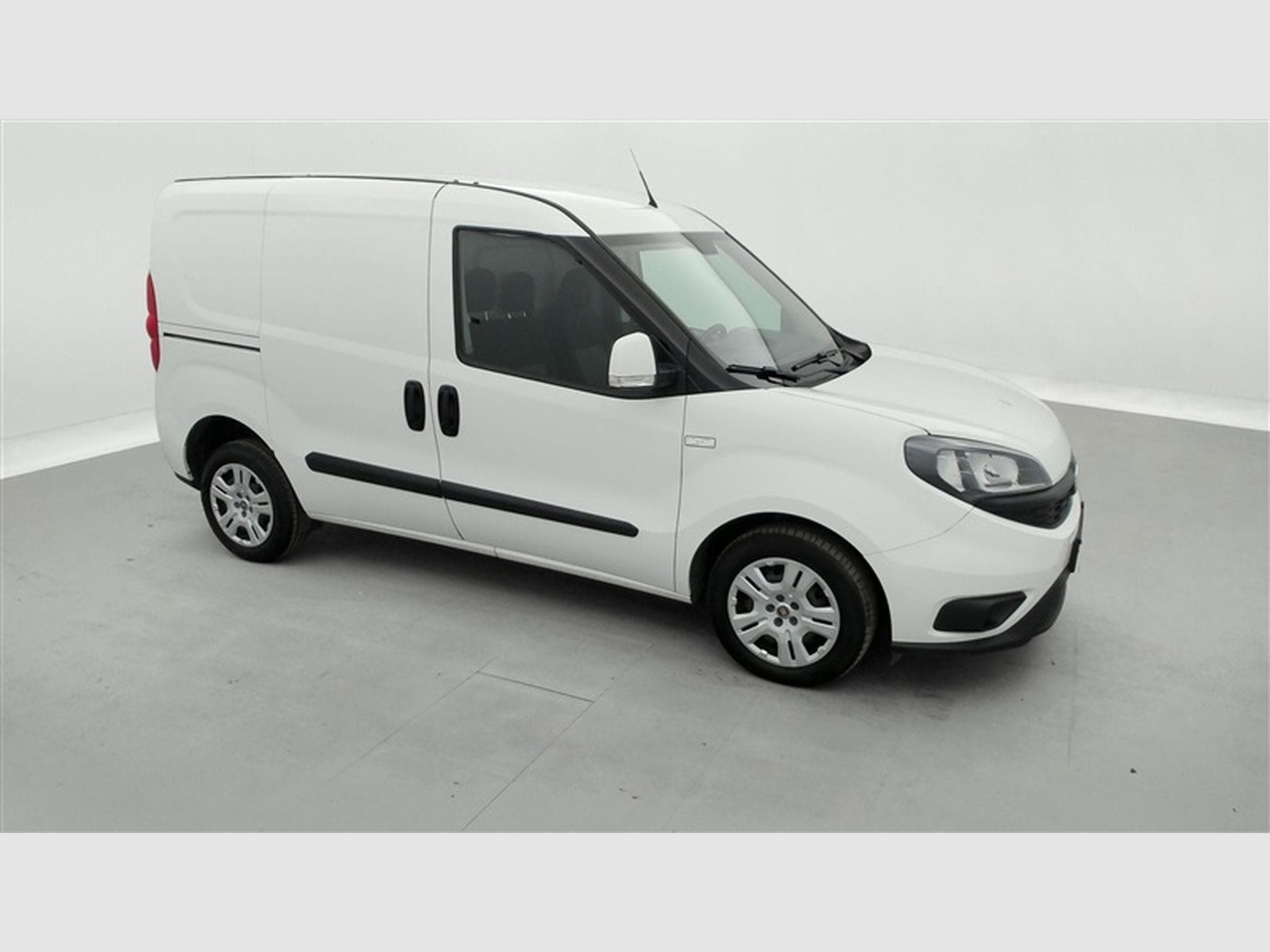 Fiat Doblo 1.6 MJET Cargo CLIM / CARPLAY (2023) - Photo 21