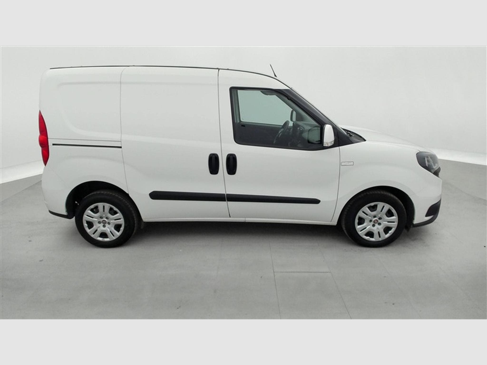 Fiat Doblo 1.6 MJET Cargo CLIM / CARPLAY (2023) - Photo 22