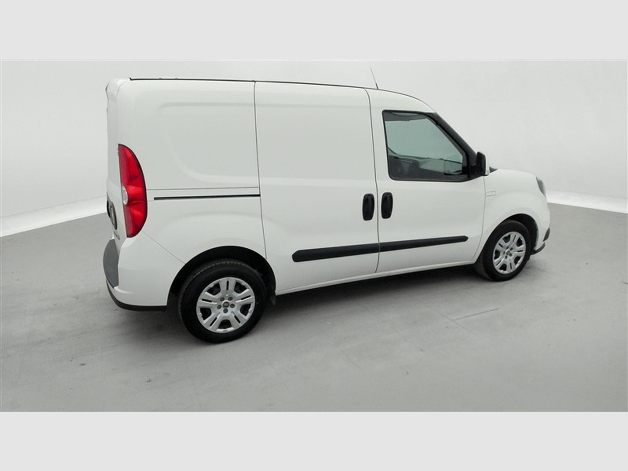 Fiat Doblo 1.6 MJET Cargo CLIM / CARPLAY (2023) - Photo 23