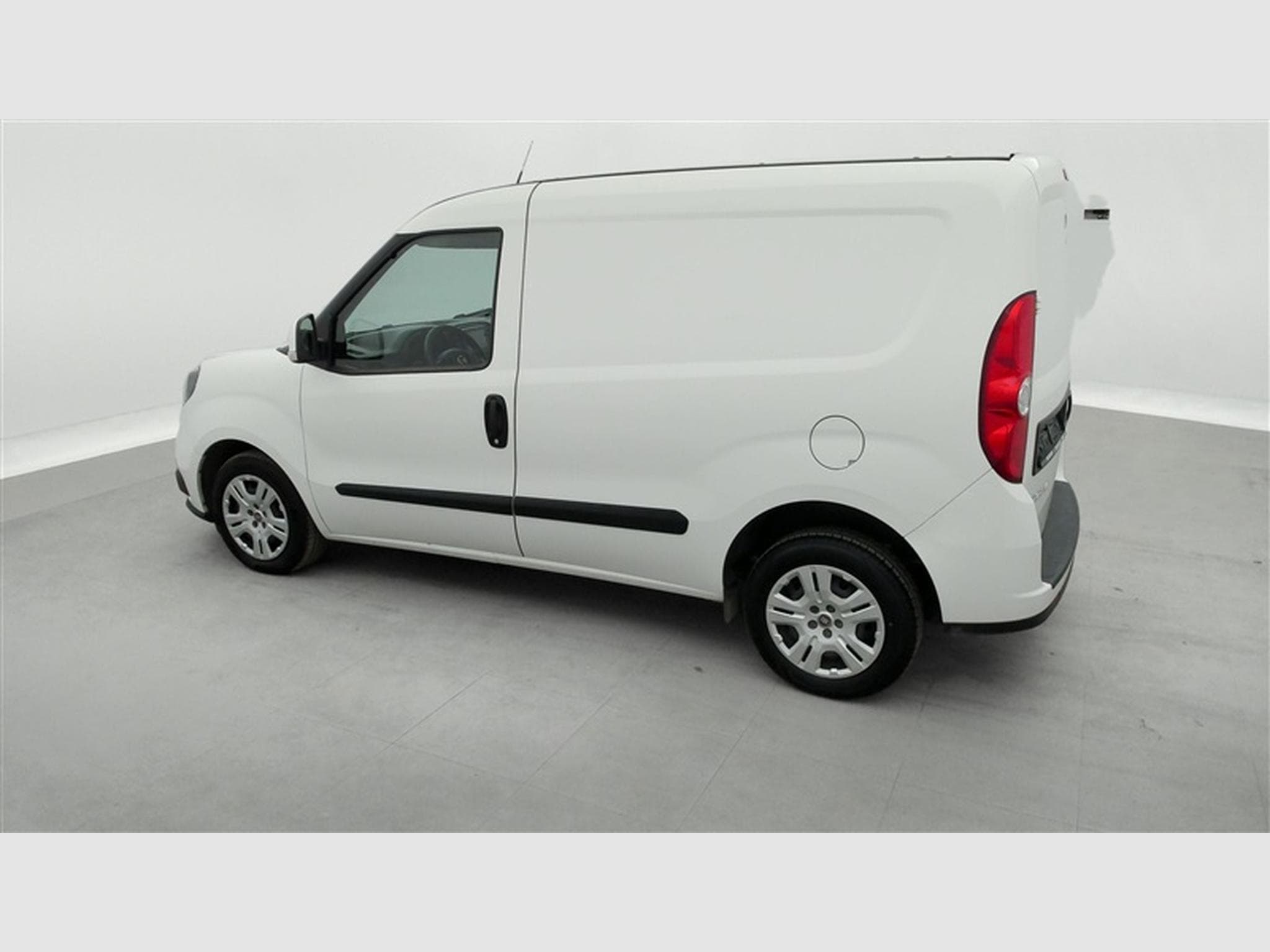 Fiat Doblo 1.6 MJET Cargo CLIM / CARPLAY (2023) - Photo 25