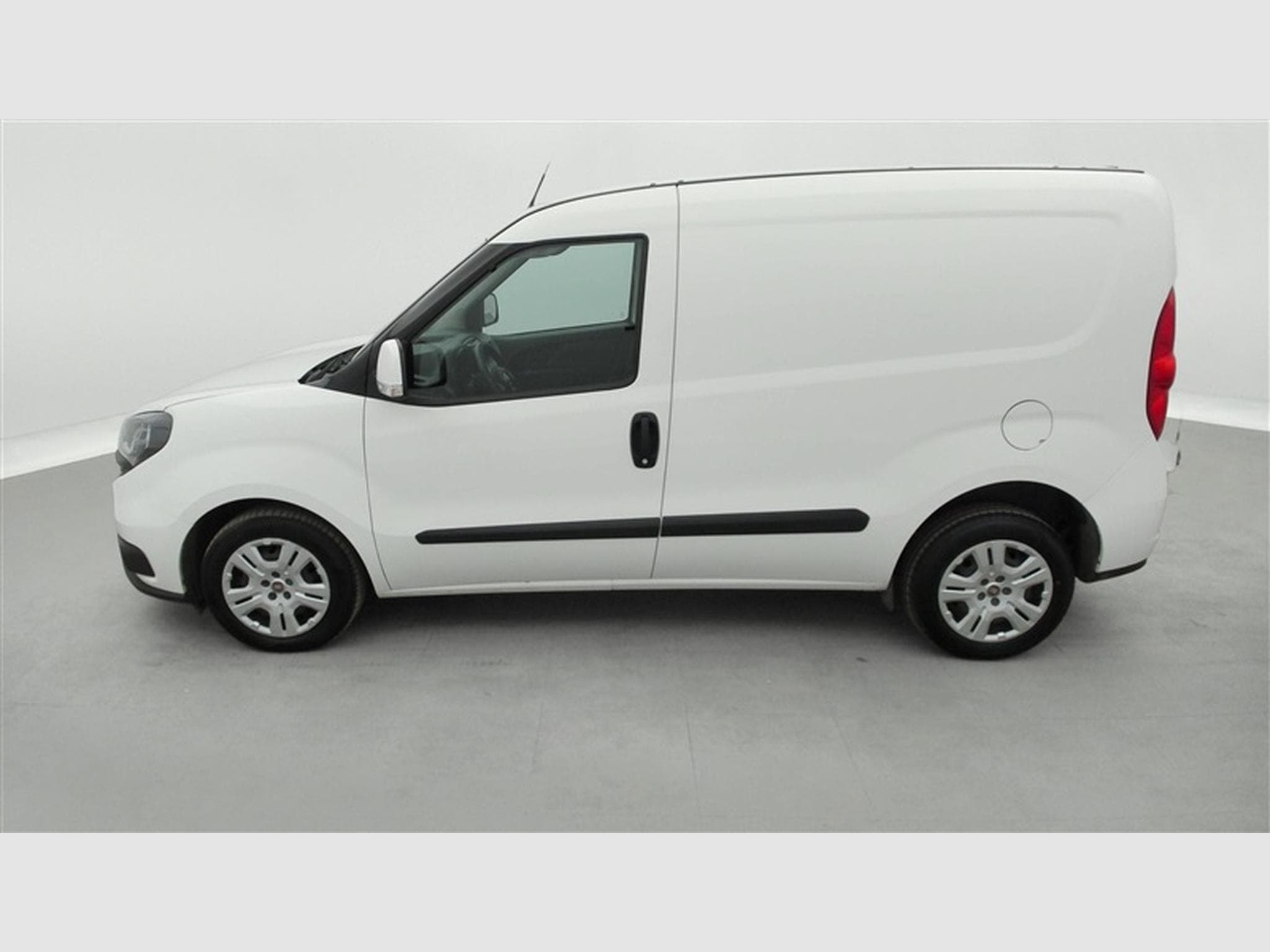 Fiat Doblo 1.6 MJET Cargo CLIM / CARPLAY (2023) - Photo 3