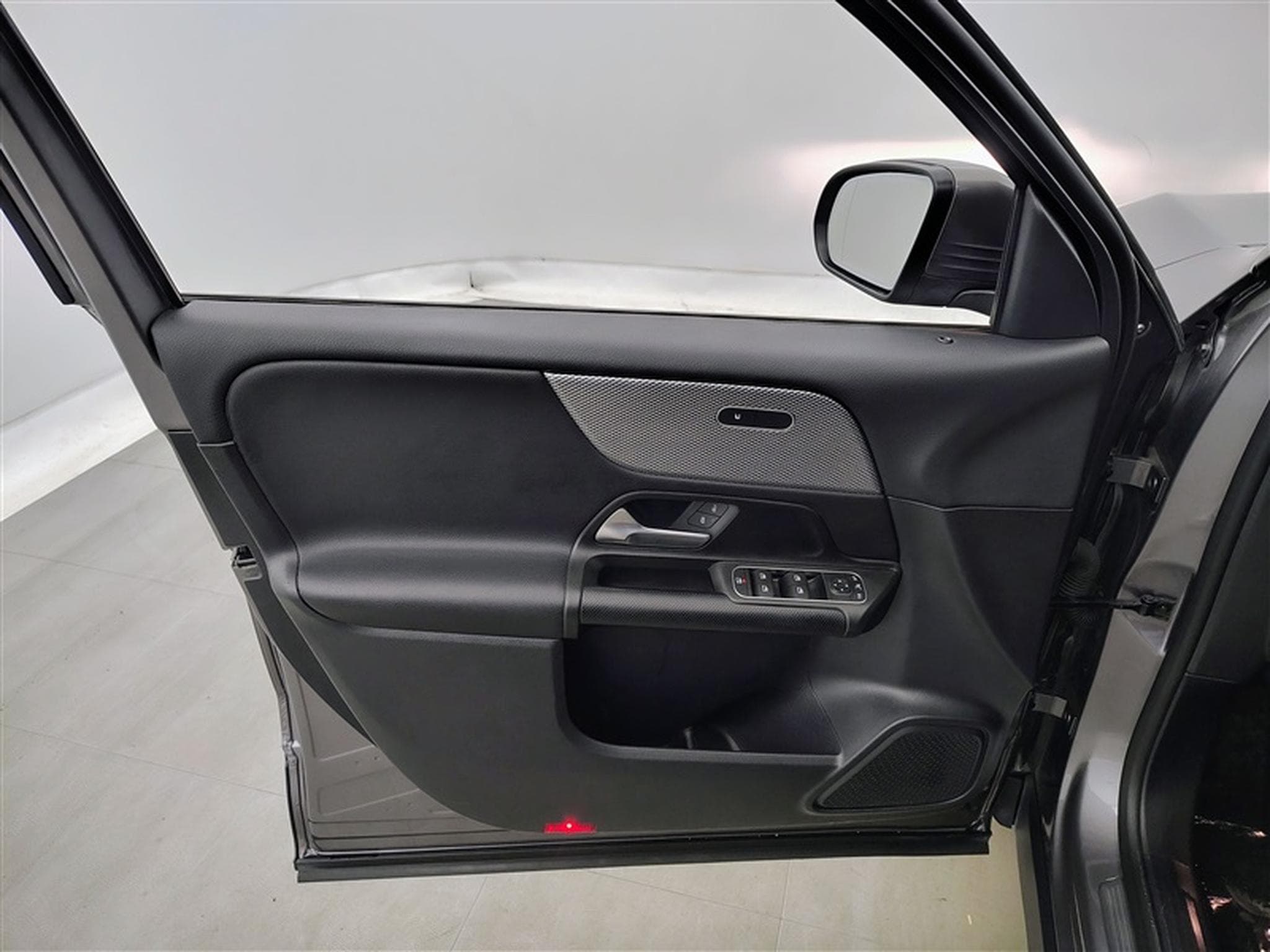Mercedes GLB 180 180d Business Solution S-CUIR/NAVI/FULL LED/JA/PDC AV AR (2022) - Foto 17