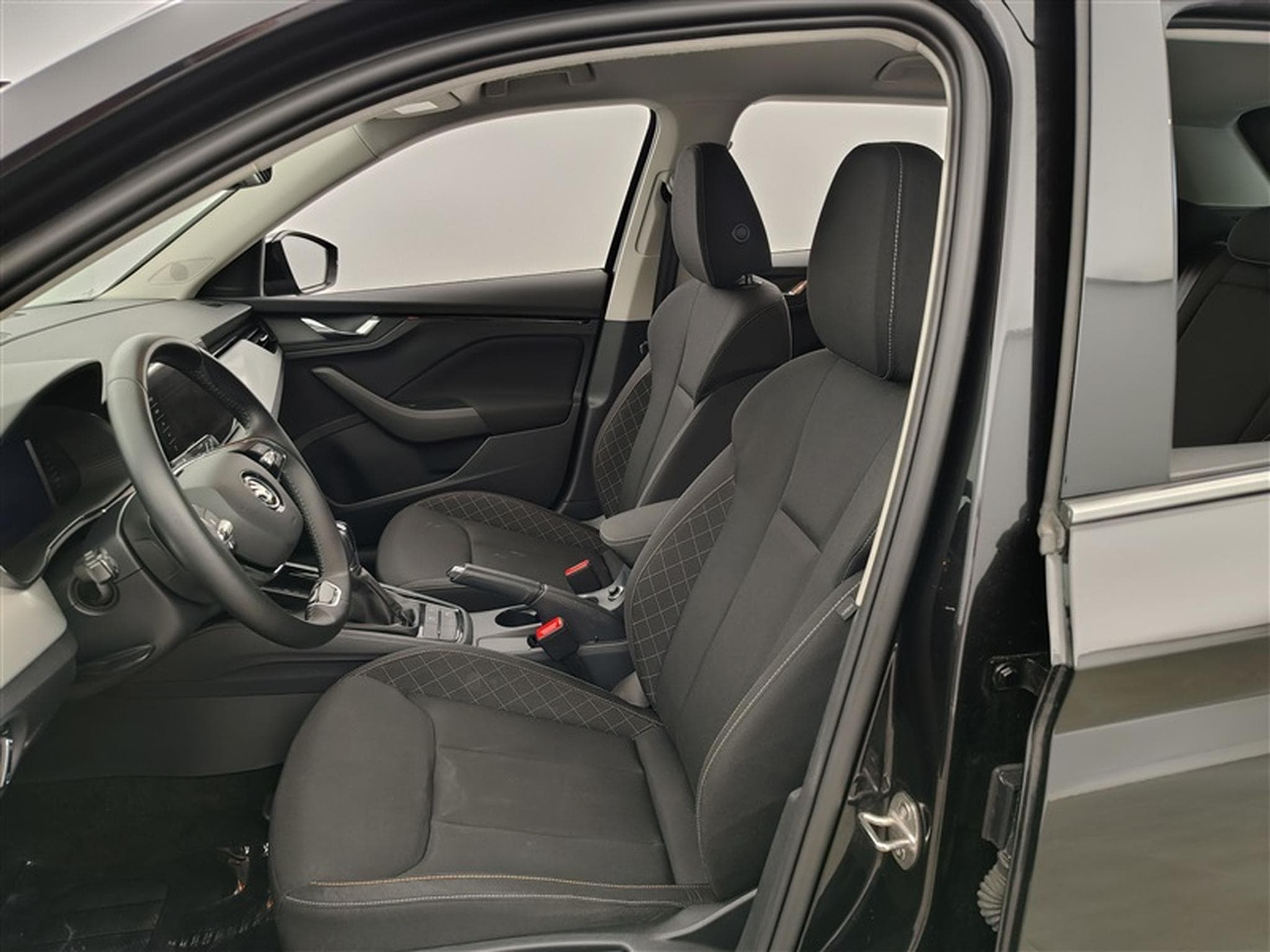 Skoda Kamiq 1.0 TSI 110cv DSG Ambition NAVI / FULL LED / CARPLAY (2024) - Photo 7